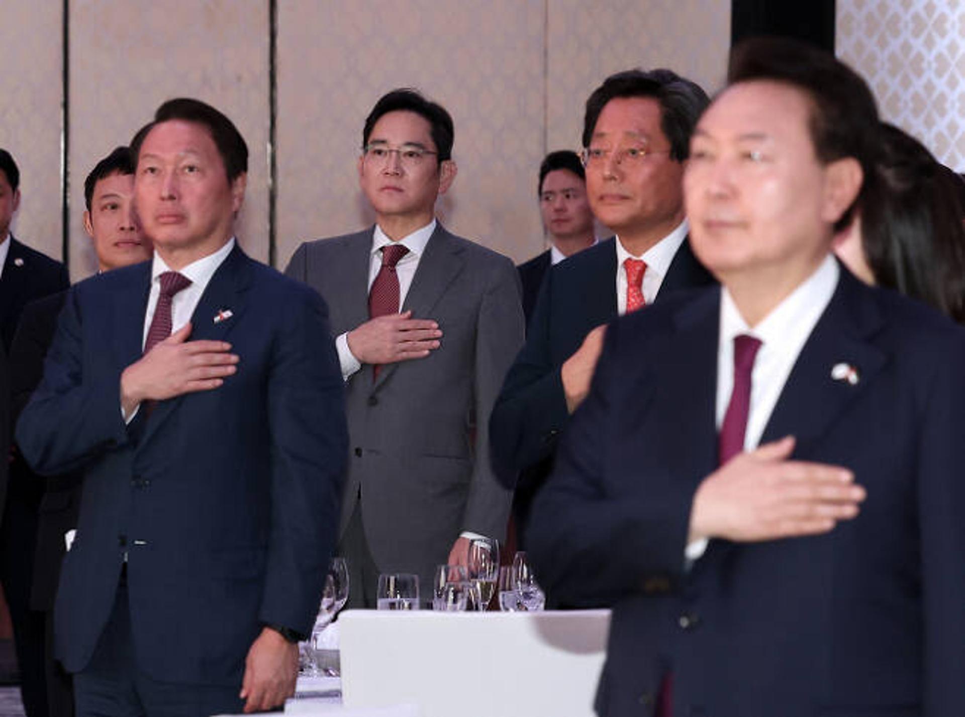 '슈퍼 을' ASML 만나는 이재용·최태원… 반도체 협력 확대 모색