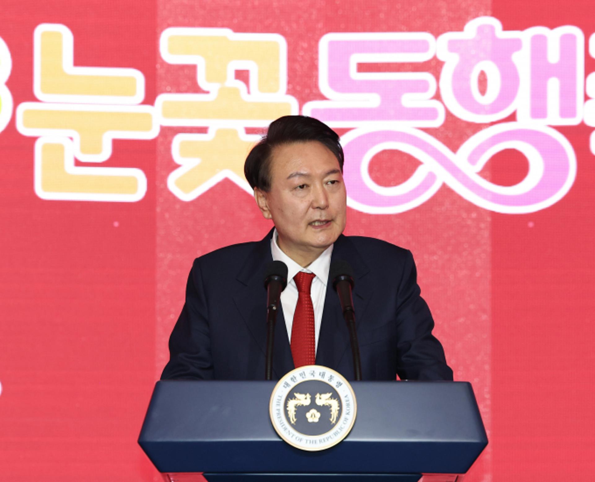 尹 지지율 37.4%… 2주 연속 하락세