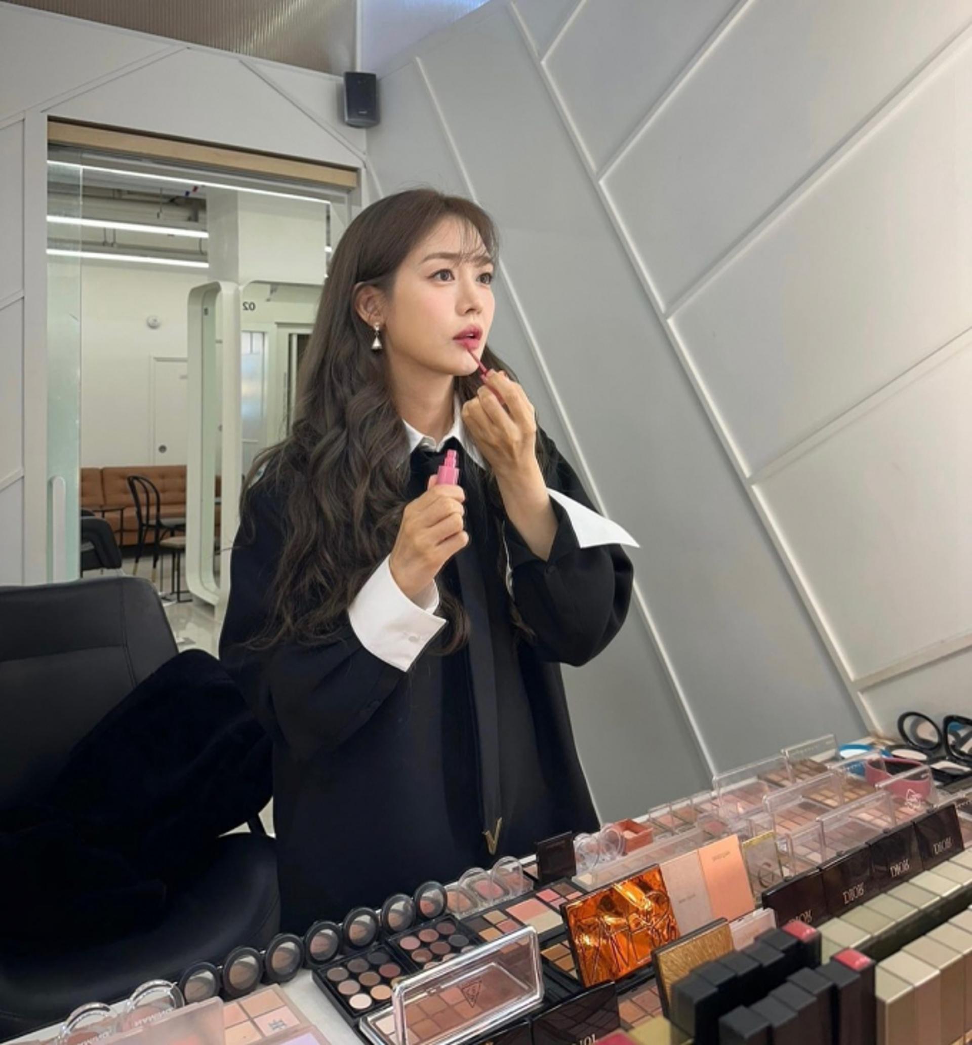 '활동 중단' 성유리, SNS 근황…여전한 요정 미모