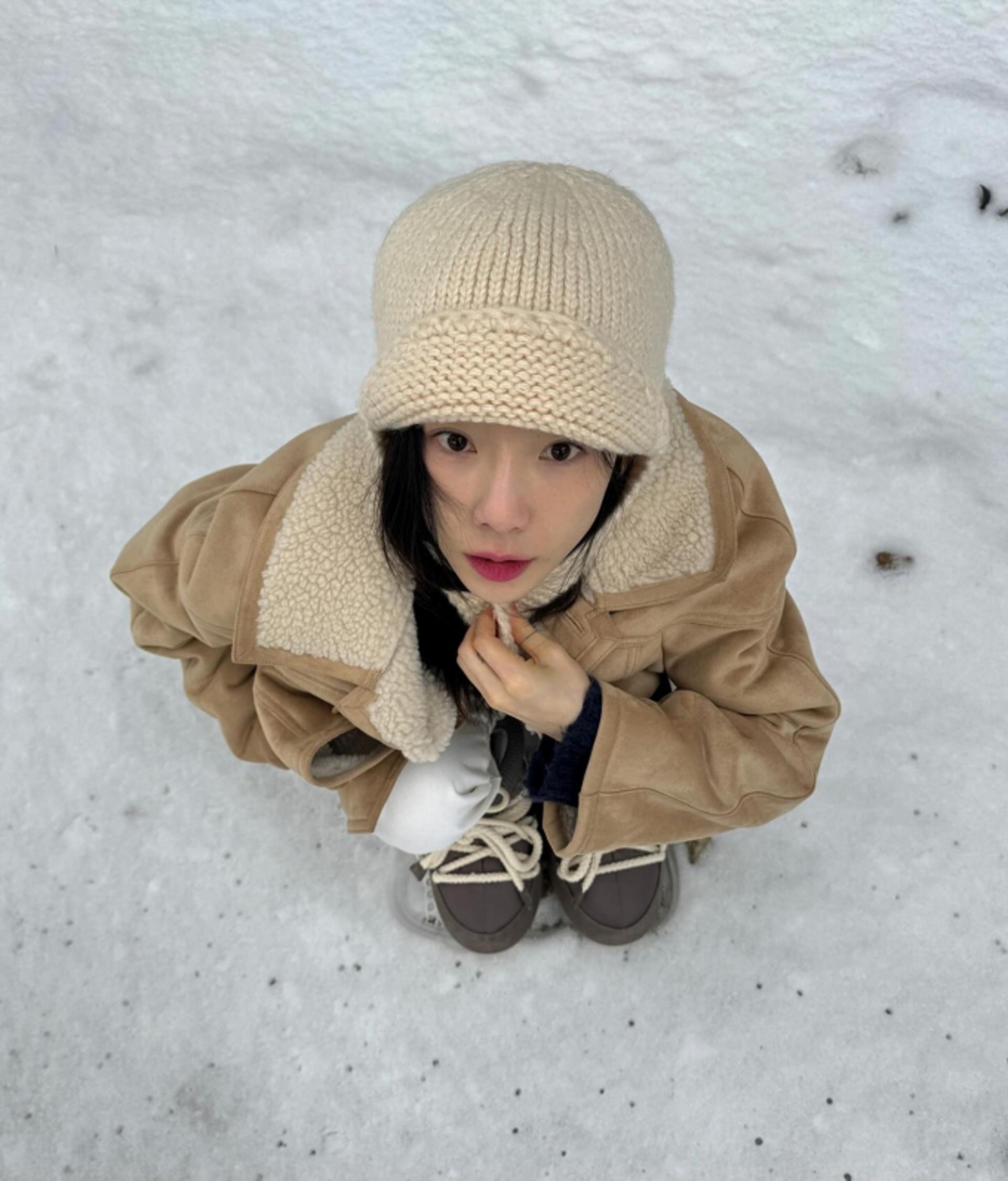 소녀시대 태연, 눈밭에서 더욱 돋보이는 시어링 코트룩