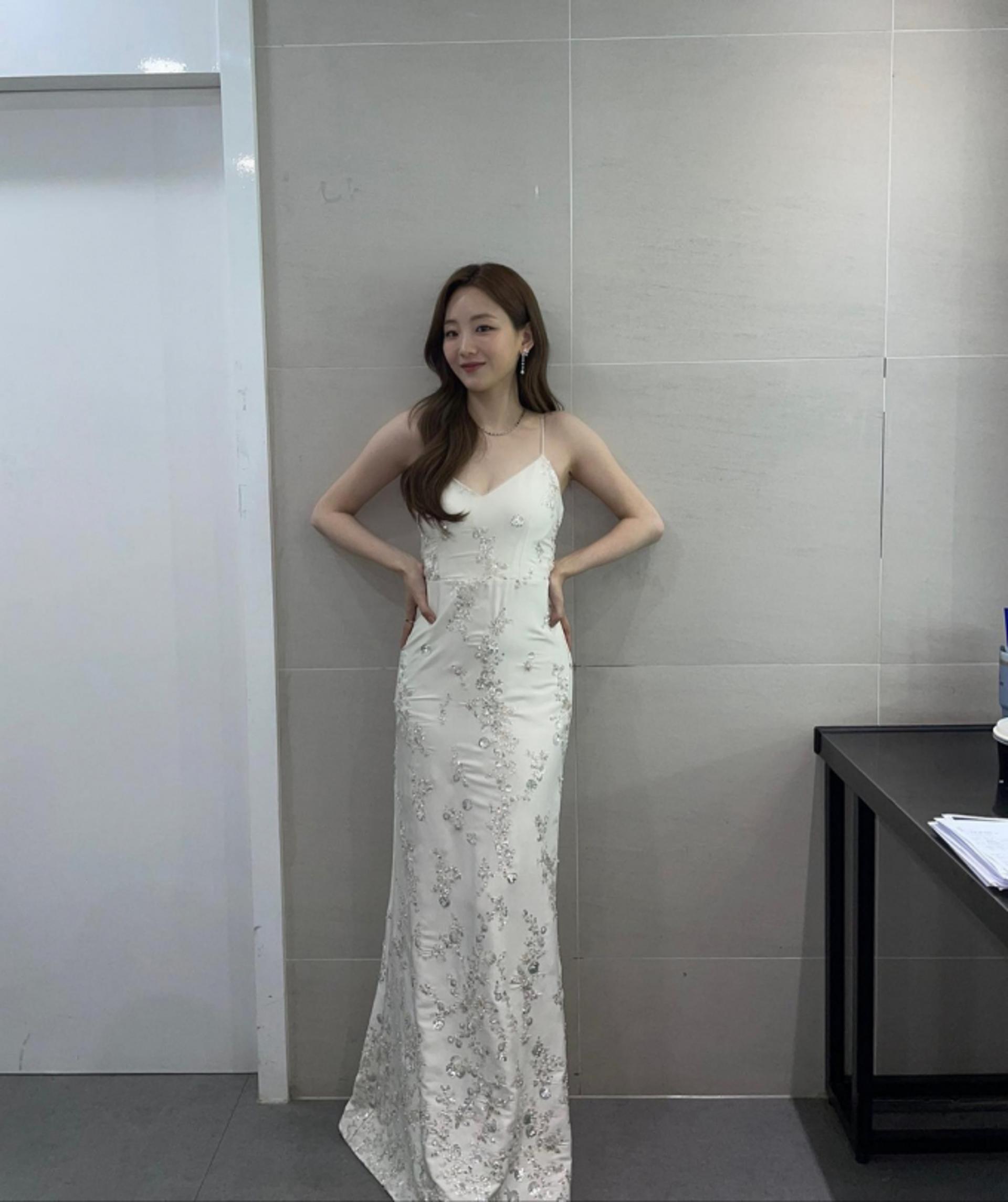 조이현, 천사 같은 화이트 드레스 자태