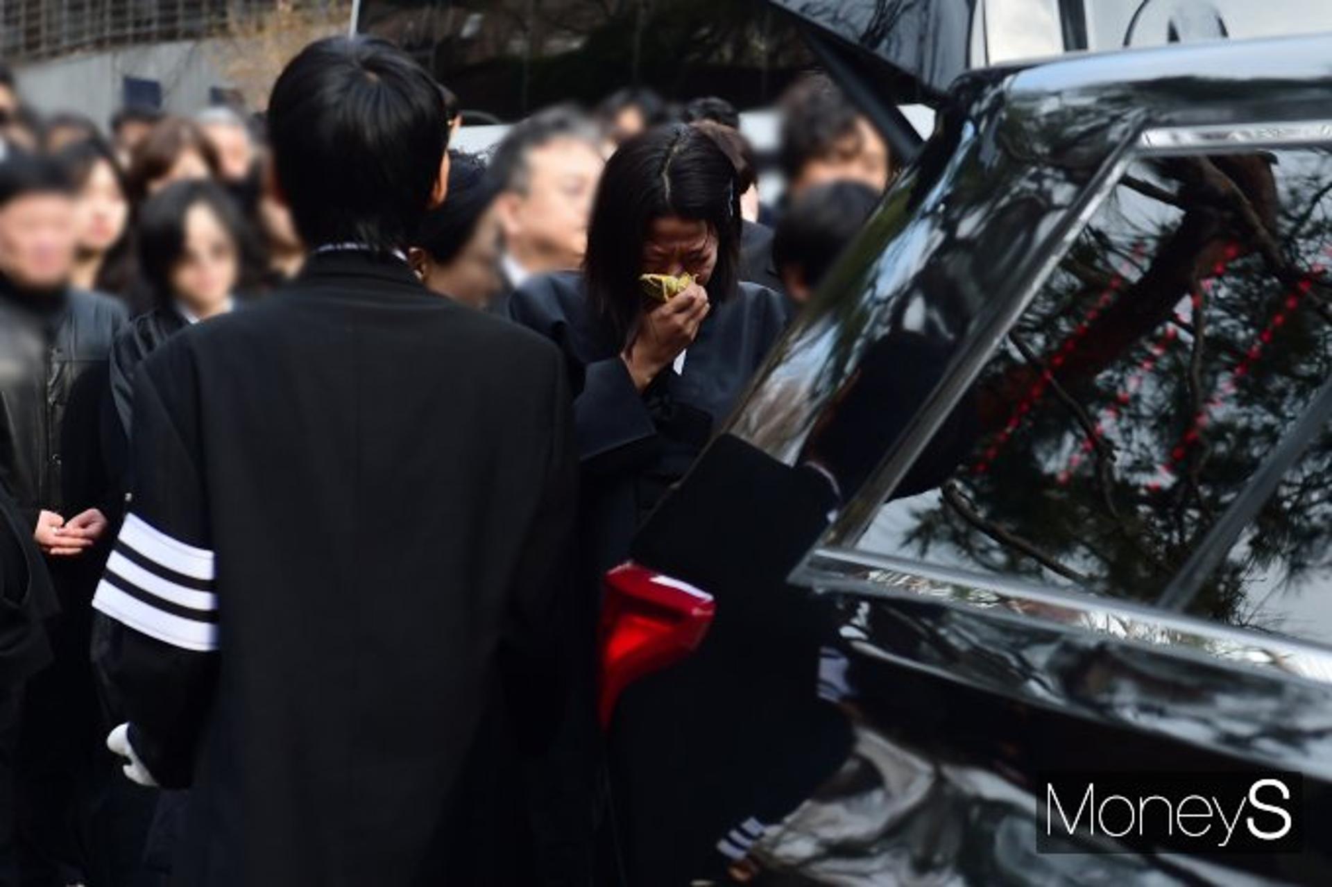 故이선균 영면에 들다… 아내 전혜진·류승룡·조진웅 마지막길 함께