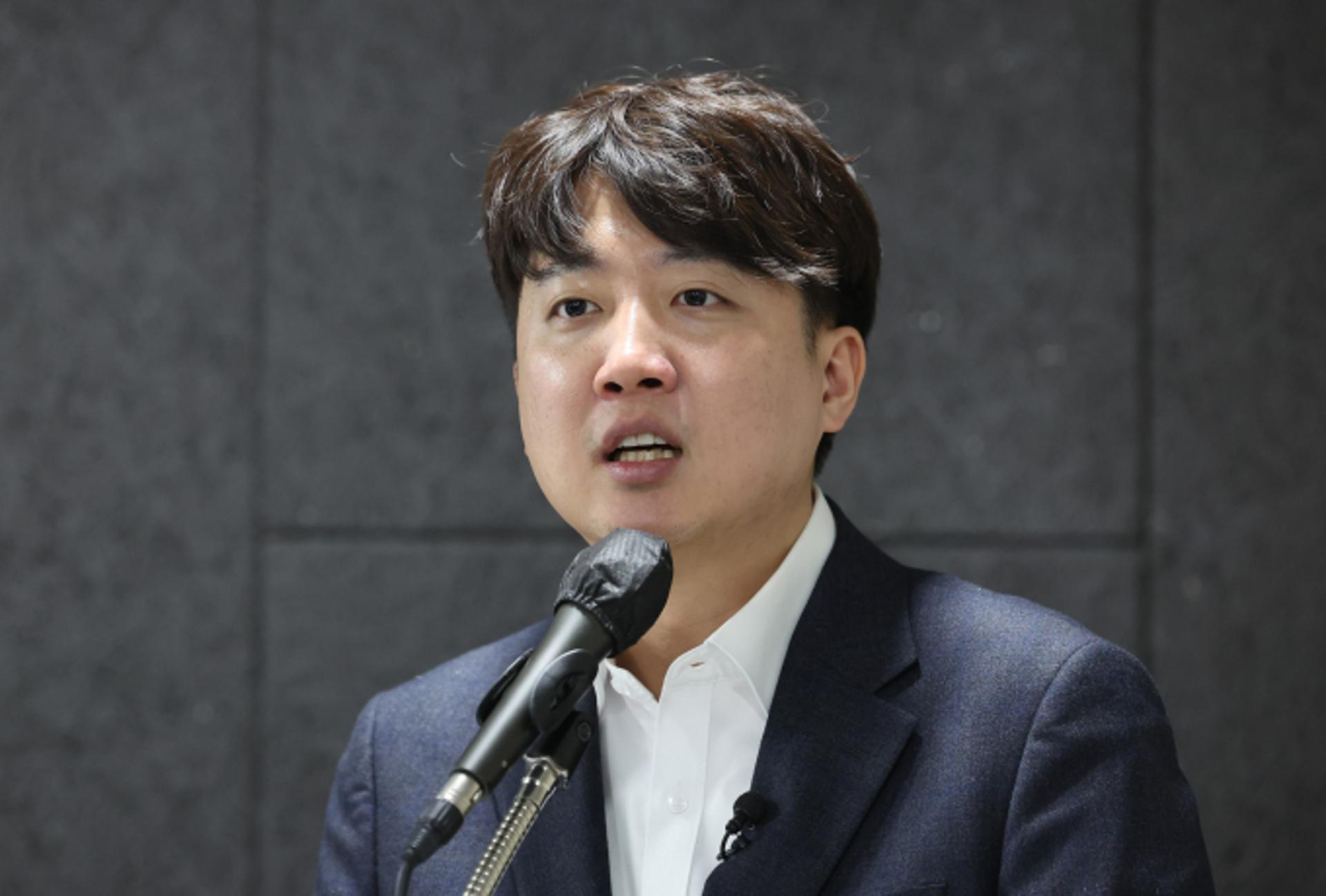 이준석, 이재명 피습 소식에… "빠른 회복 기원"