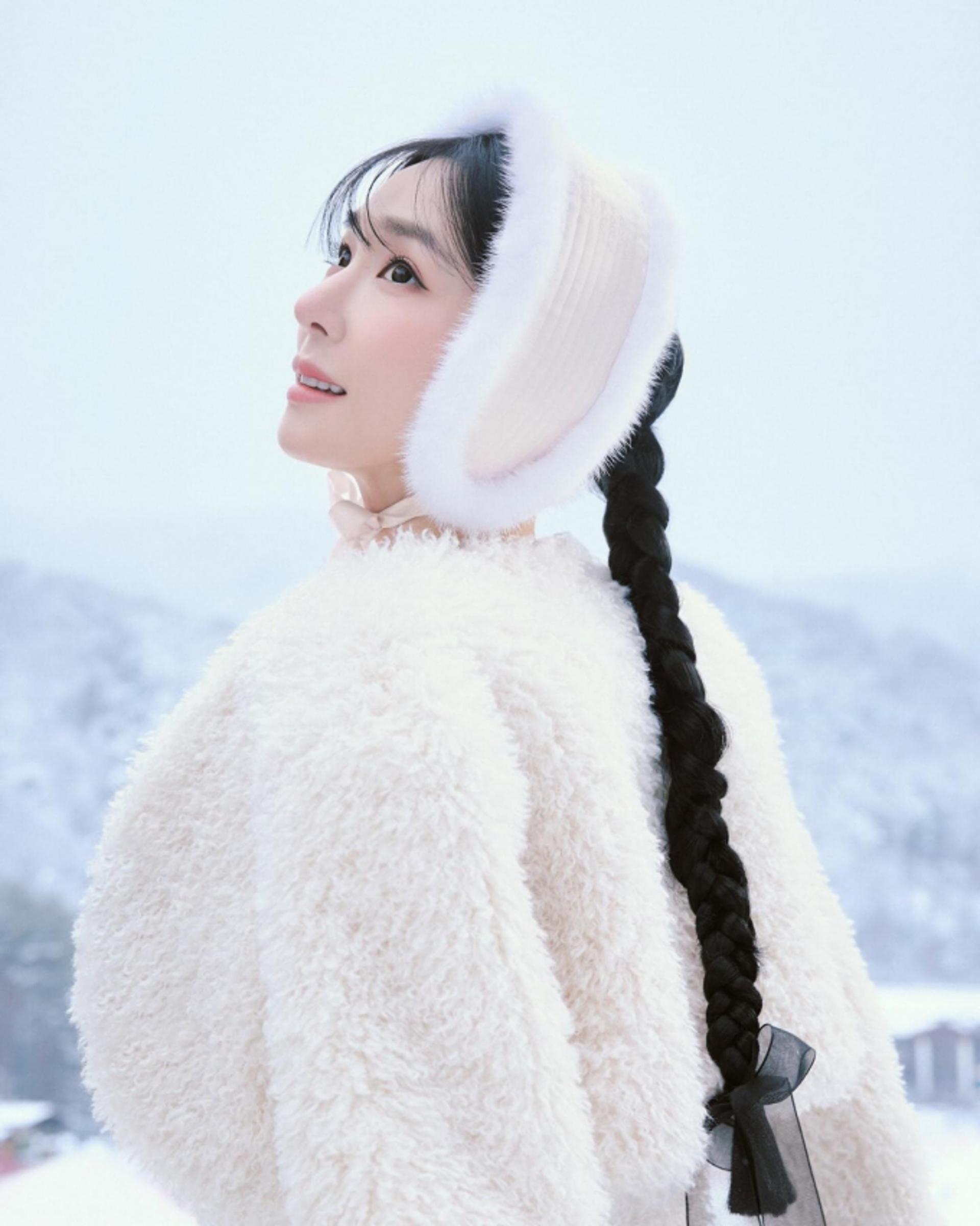 티파니 영, 순백의 퓨전 한복룩…'뽀송한 예쁨'