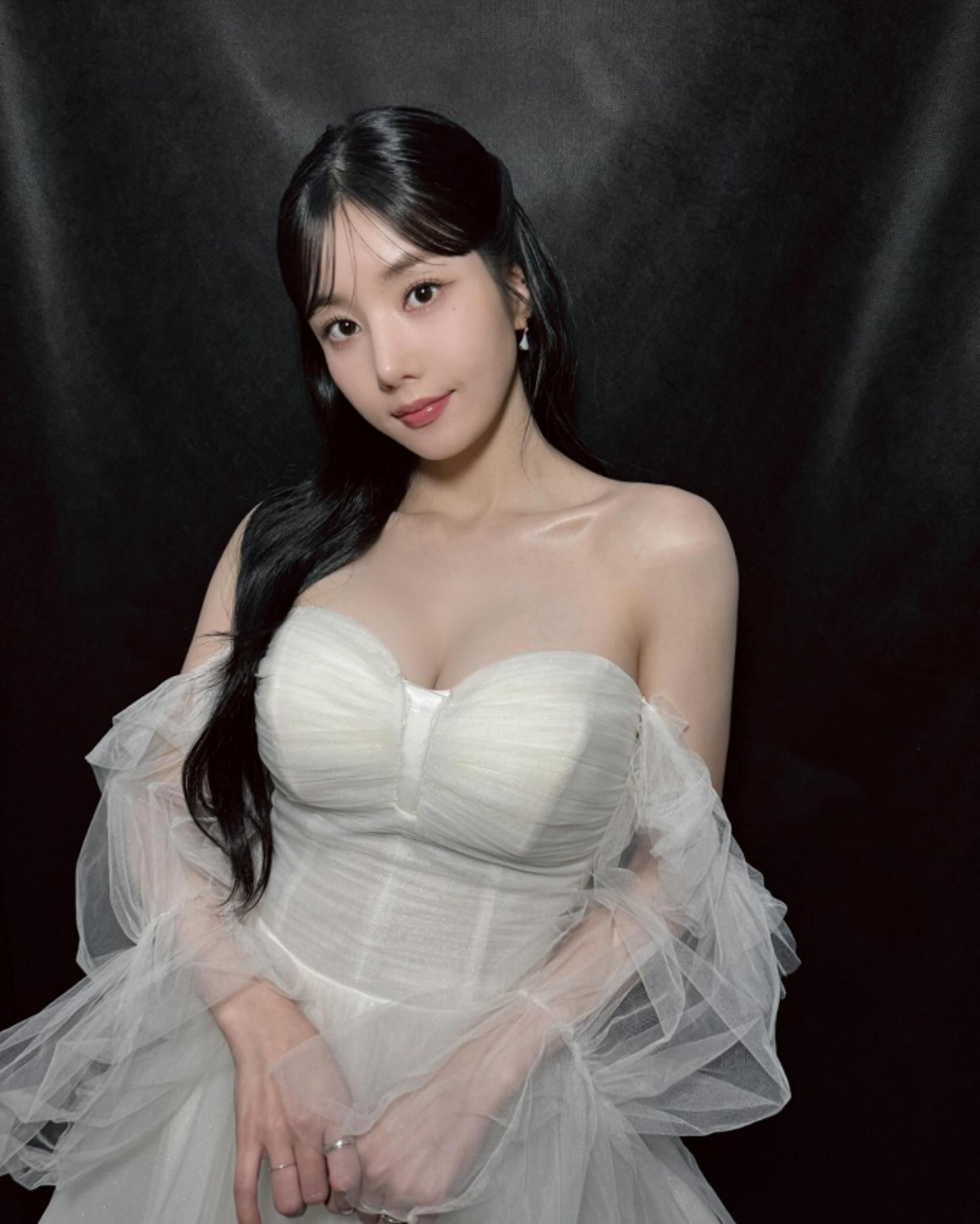 권은비, 천사가 내려왔나…순백의 드레스 룩