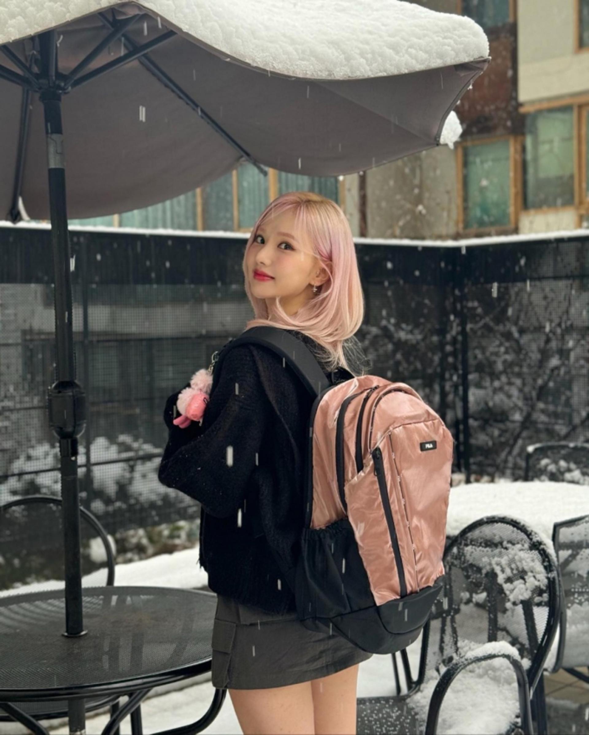 비비지 은하, 배낭 하나 메고 귀여운 만찢녀 자태