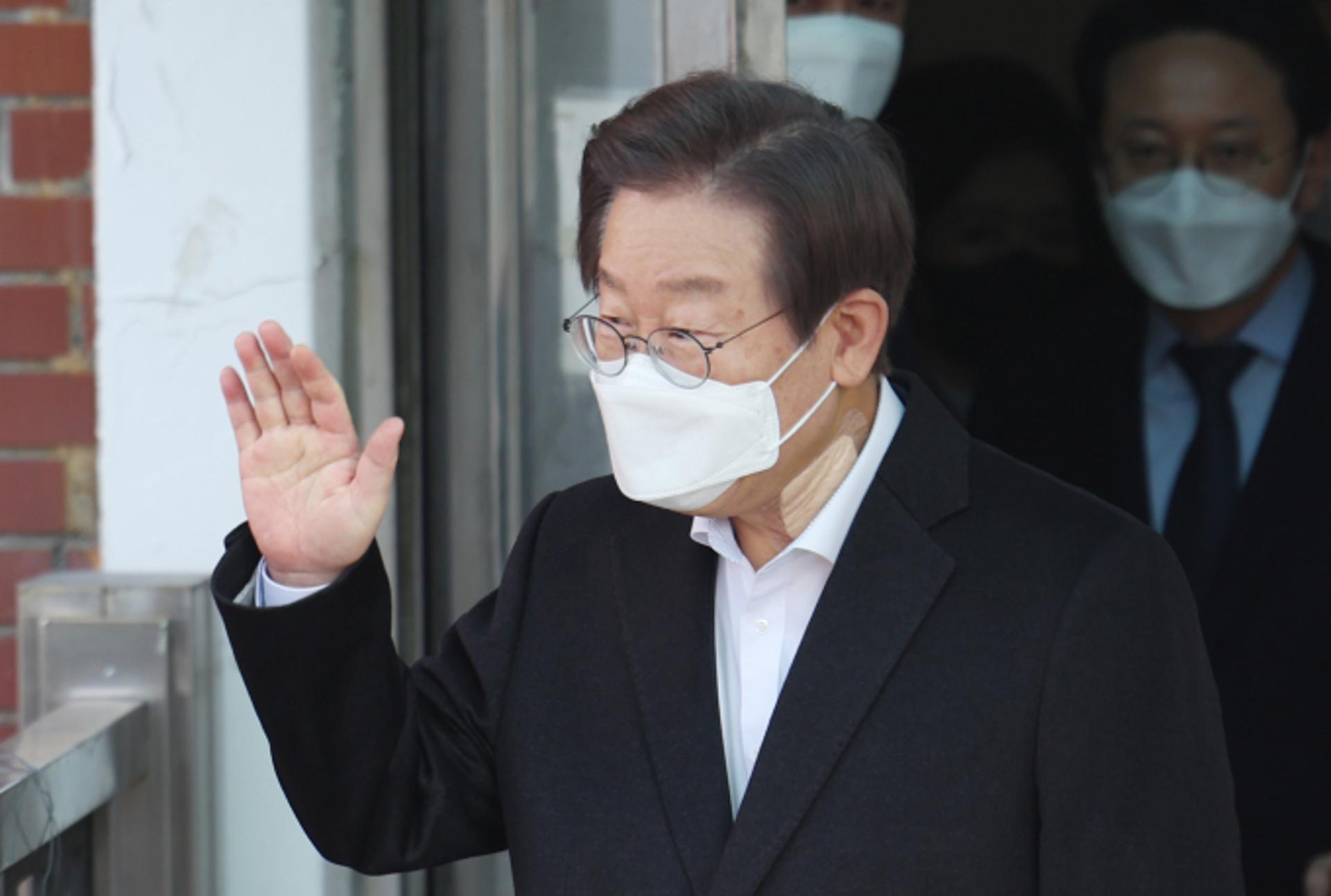 이재명, 퇴원 후 첫 메시지… "국민이 살려준 목숨"(상보)