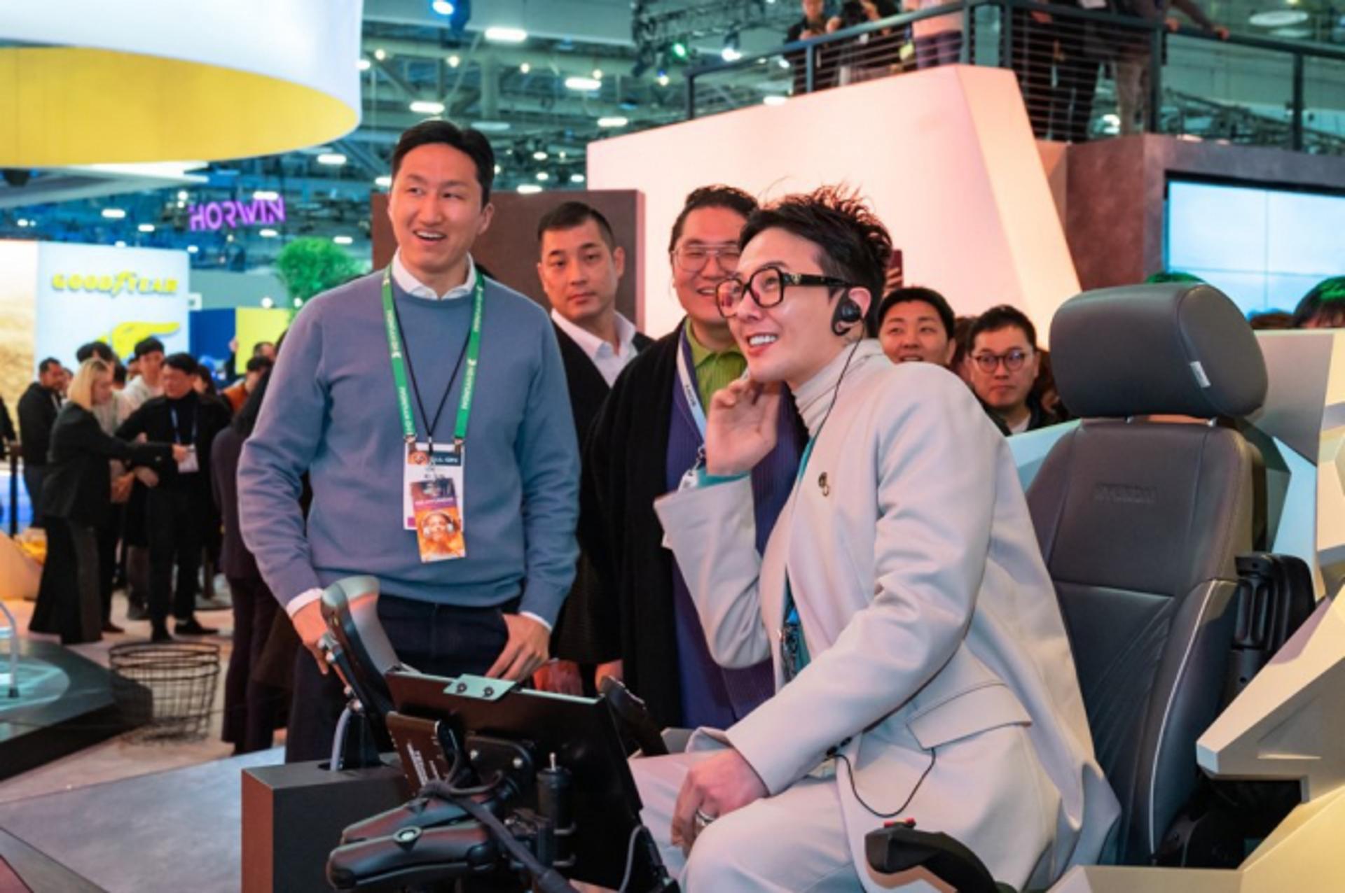 CES 2024 찾은 지드래곤… 마약 무혐의 후 '당당 첫 행보'