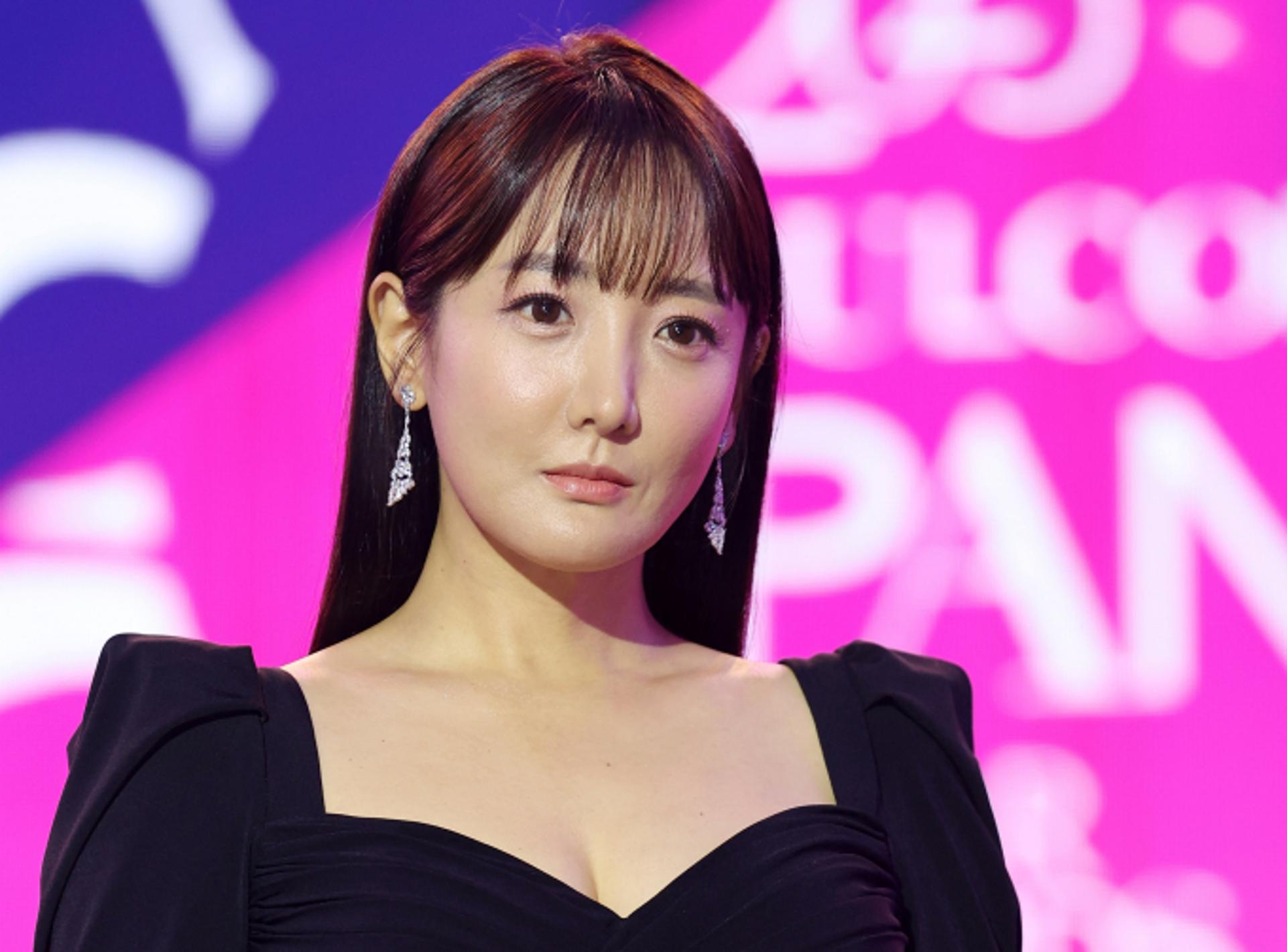 "손에 물 묻히지마" 사강 남편, 발인… 가족 배웅 속 영면