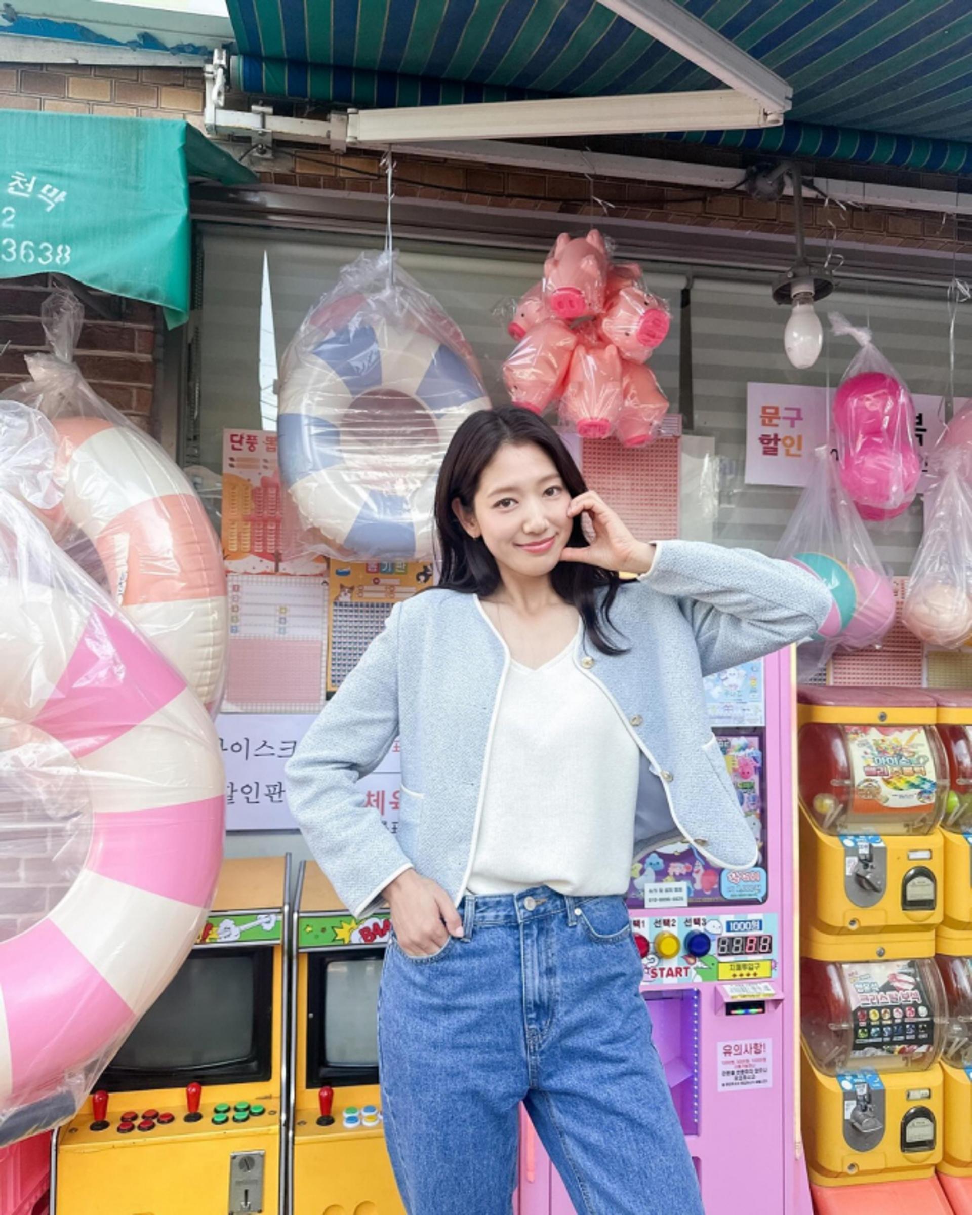 박신혜, 싱그러운 봄 갬성…노카라 재킷+청바지 스타일링