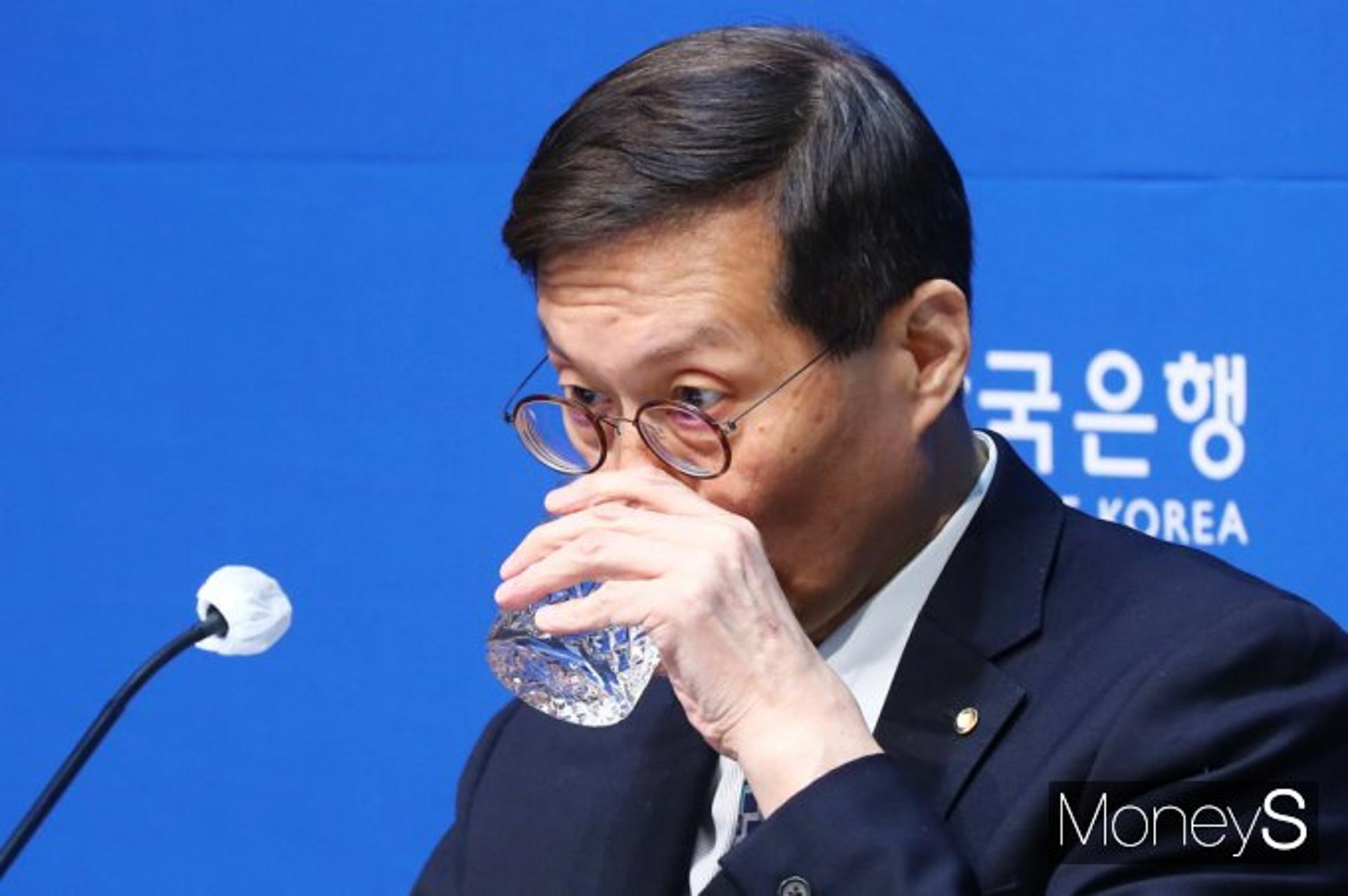 [일문일답] 한은 총재 "기준금리 인하 논의는 시기상조"