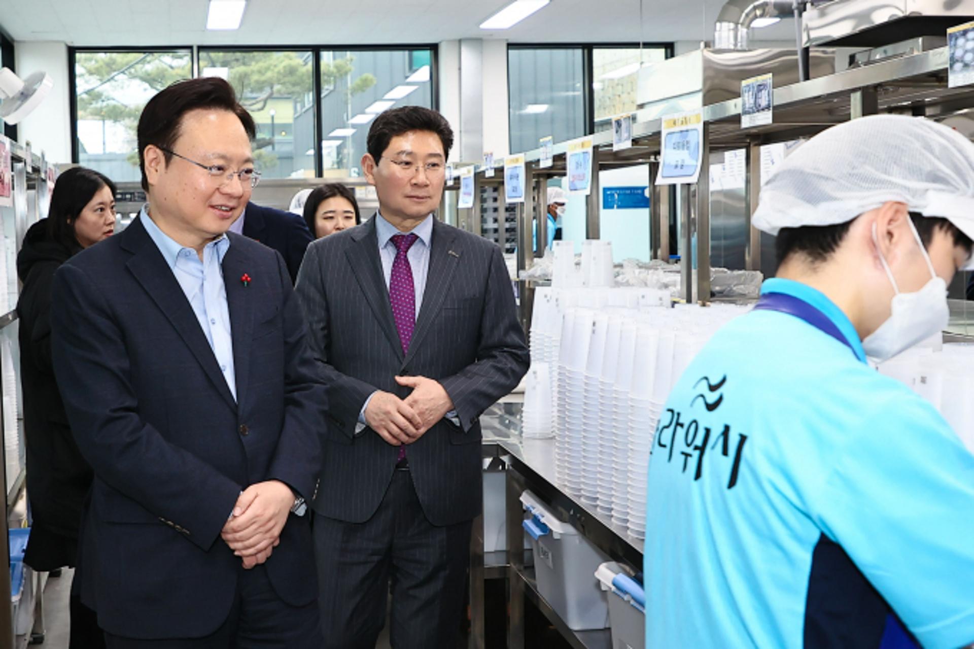 조규홍 복지부 장관, 용인지역자활센터 방문 "자활사업 모범모델"