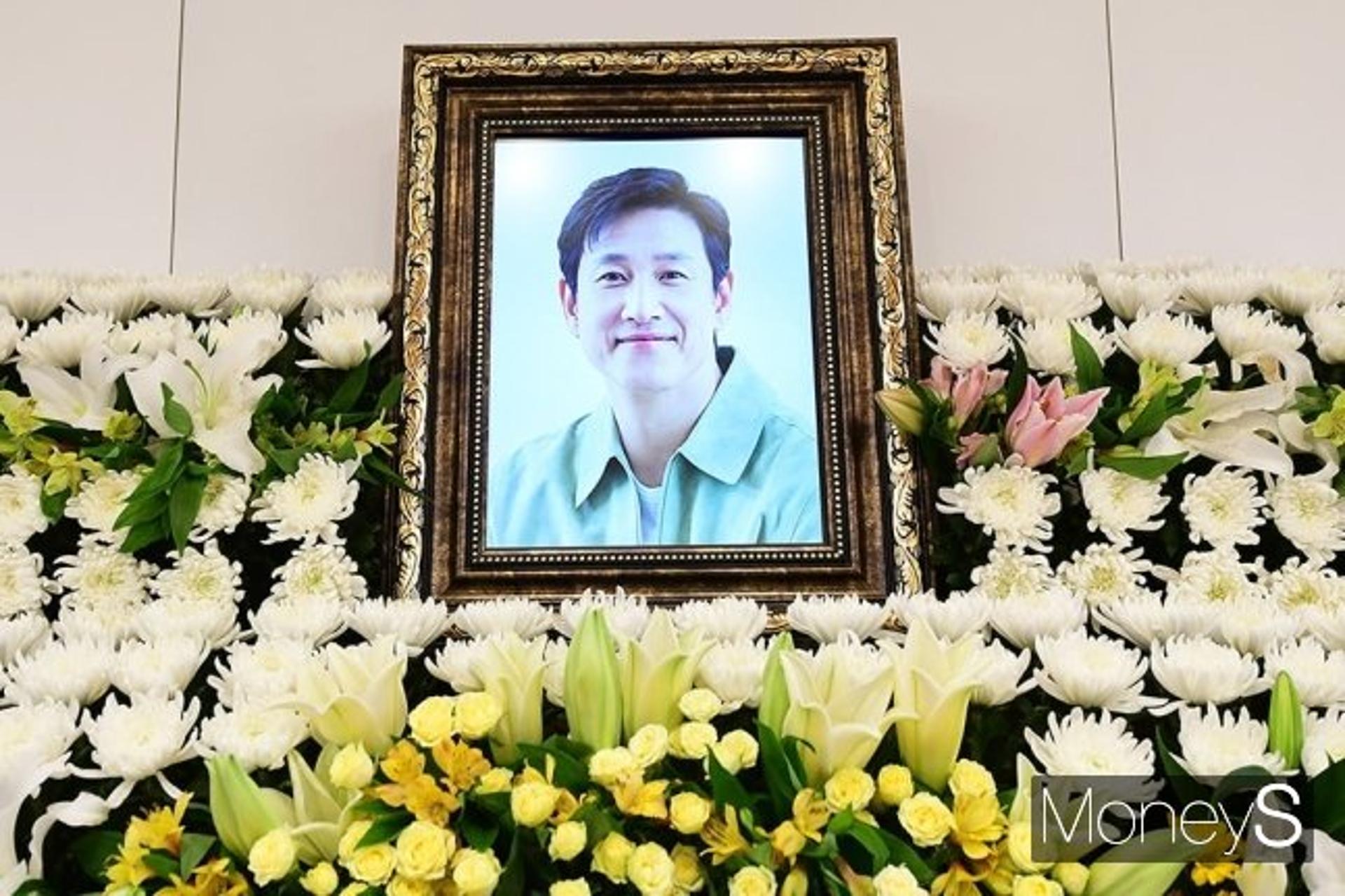 "삶과 업적을 기리며"… 故 이선균, 美 오스틴영화비평가협회 특별상