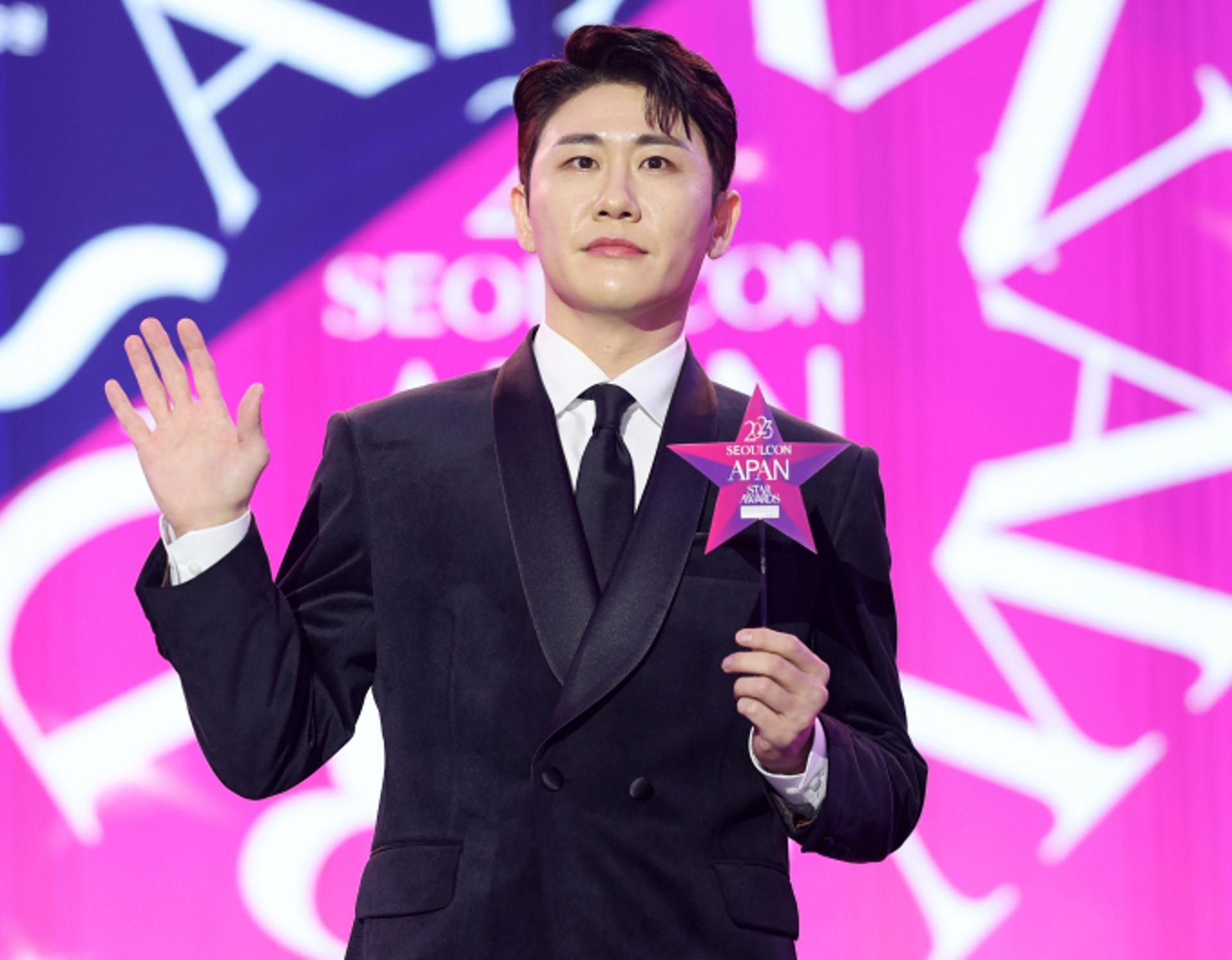 "영탁이 150억원 요구"… 막걸리 업체 대표 '징역형 집유'