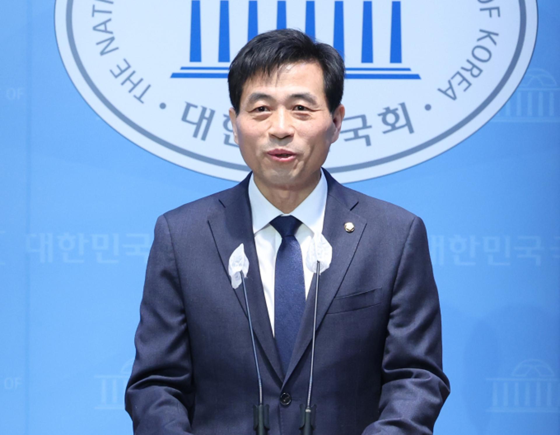 '3선 중진' 김민기, 총선 불출마… "기득권 내려놓을 것"