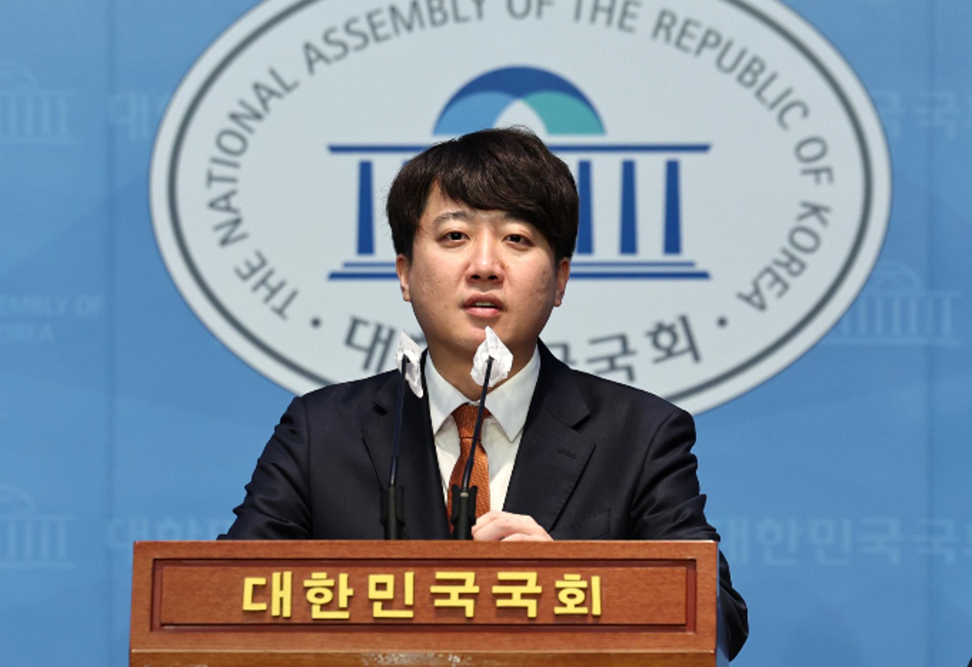 '이준석 당대표' 개혁신당 공식 출범… 보수·민주 정당 표방