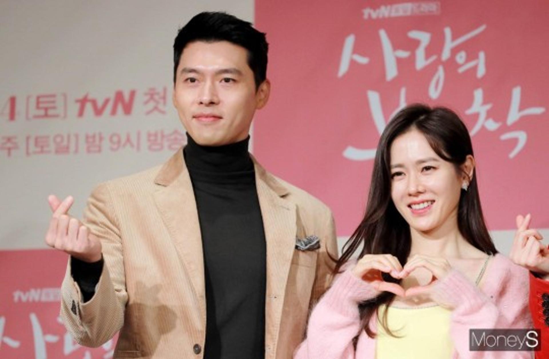 현빈♥손예진, 日 데이트 포착… "눈에서 꿀 뚝뚝"