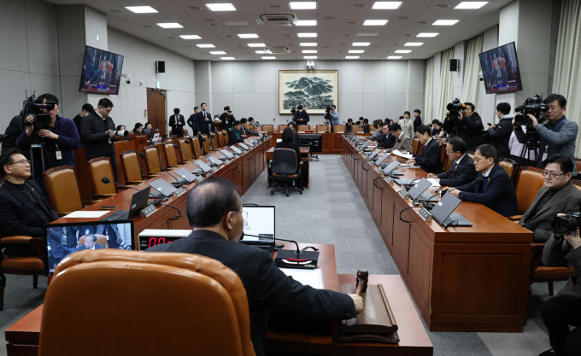 여·야, '강성희 강제 퇴장' 대립 여전… 운영위, 소집 16분만에 파행