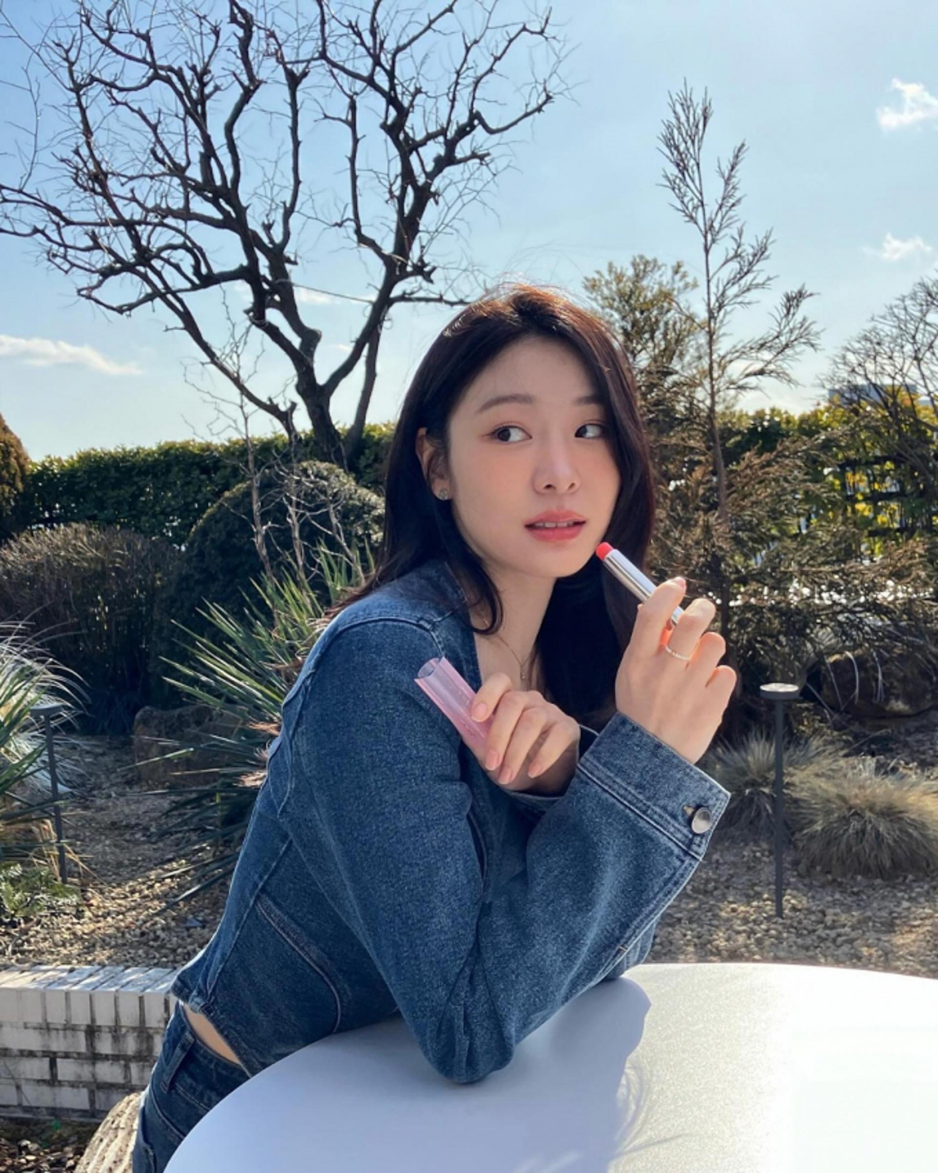 김연아, 봄 기운 그득한 청청 패션