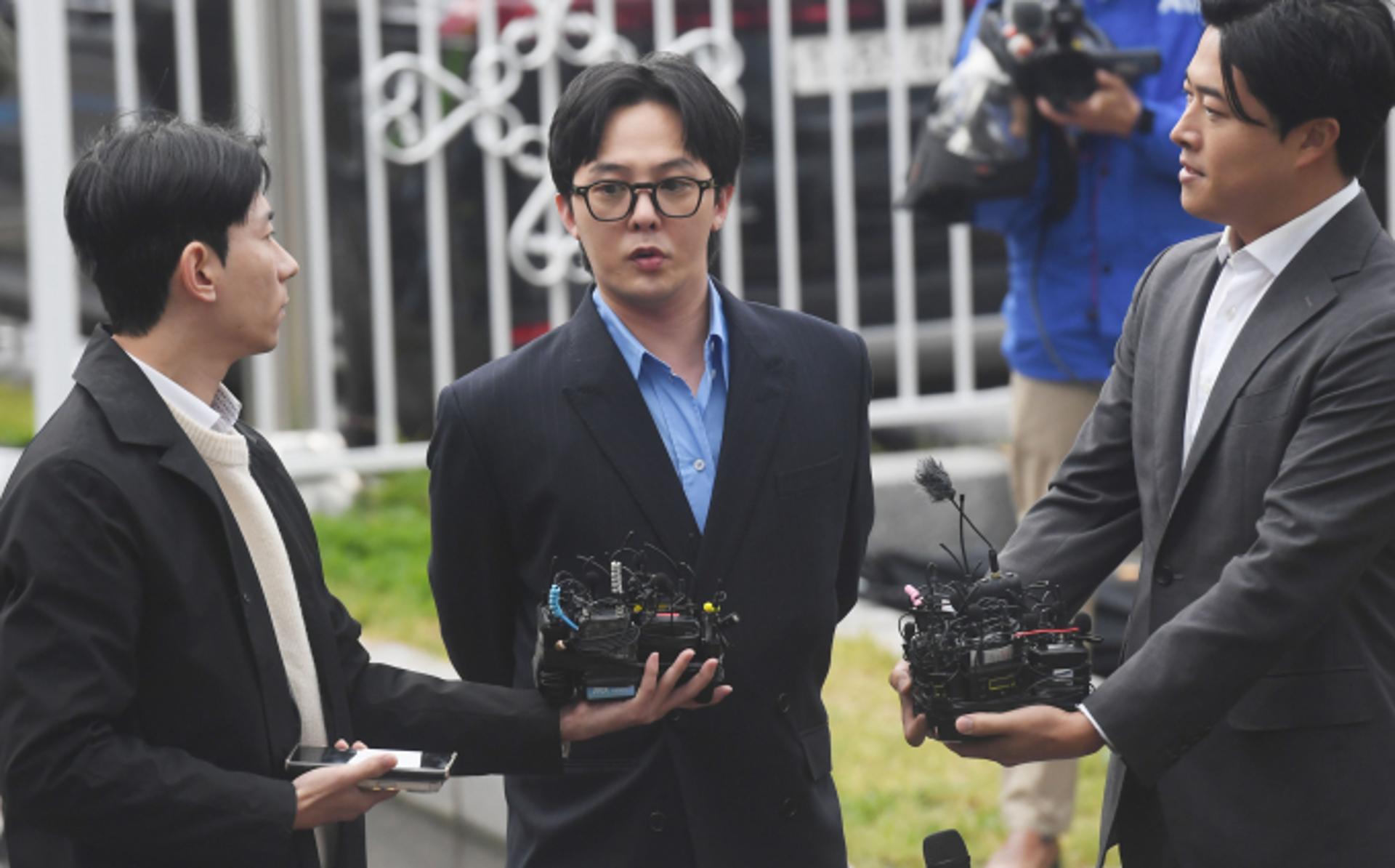 "평화로운 세상을"… 누명 벗은 지드래곤, 마약 도서 추천사 '화제'