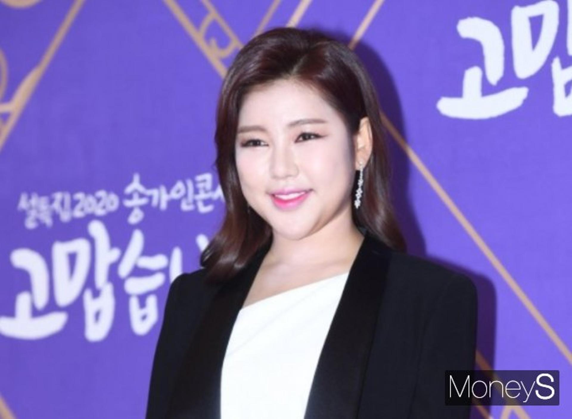 송가인, 소속사 포켓돌 떠날까… FA 소식에 가요계 들썩