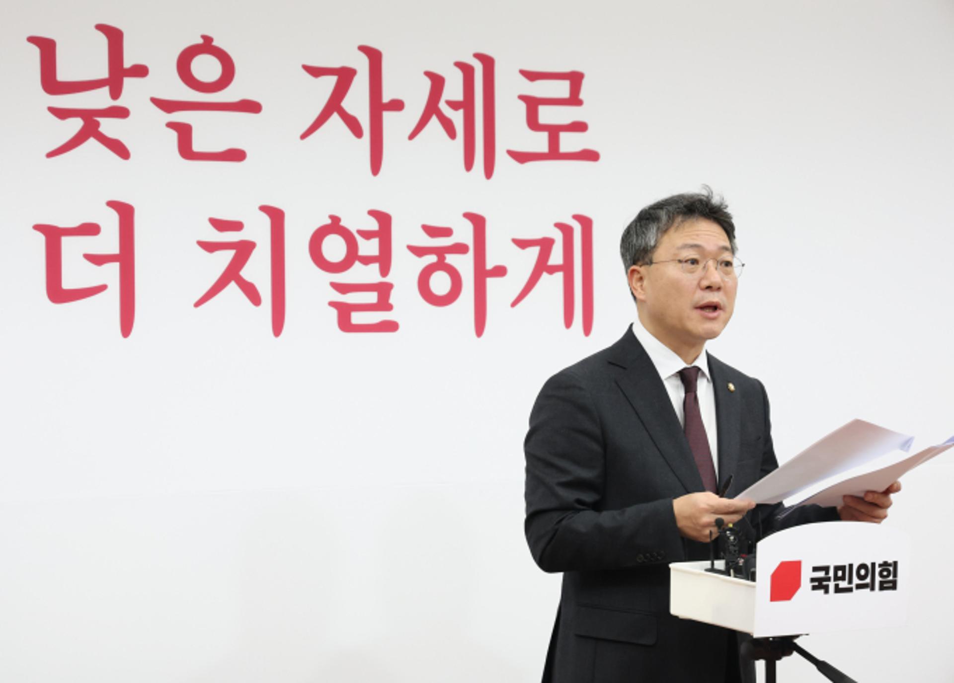 與 "이재명, 기자회견 연설서 尹 정부 향한 비판 가득"