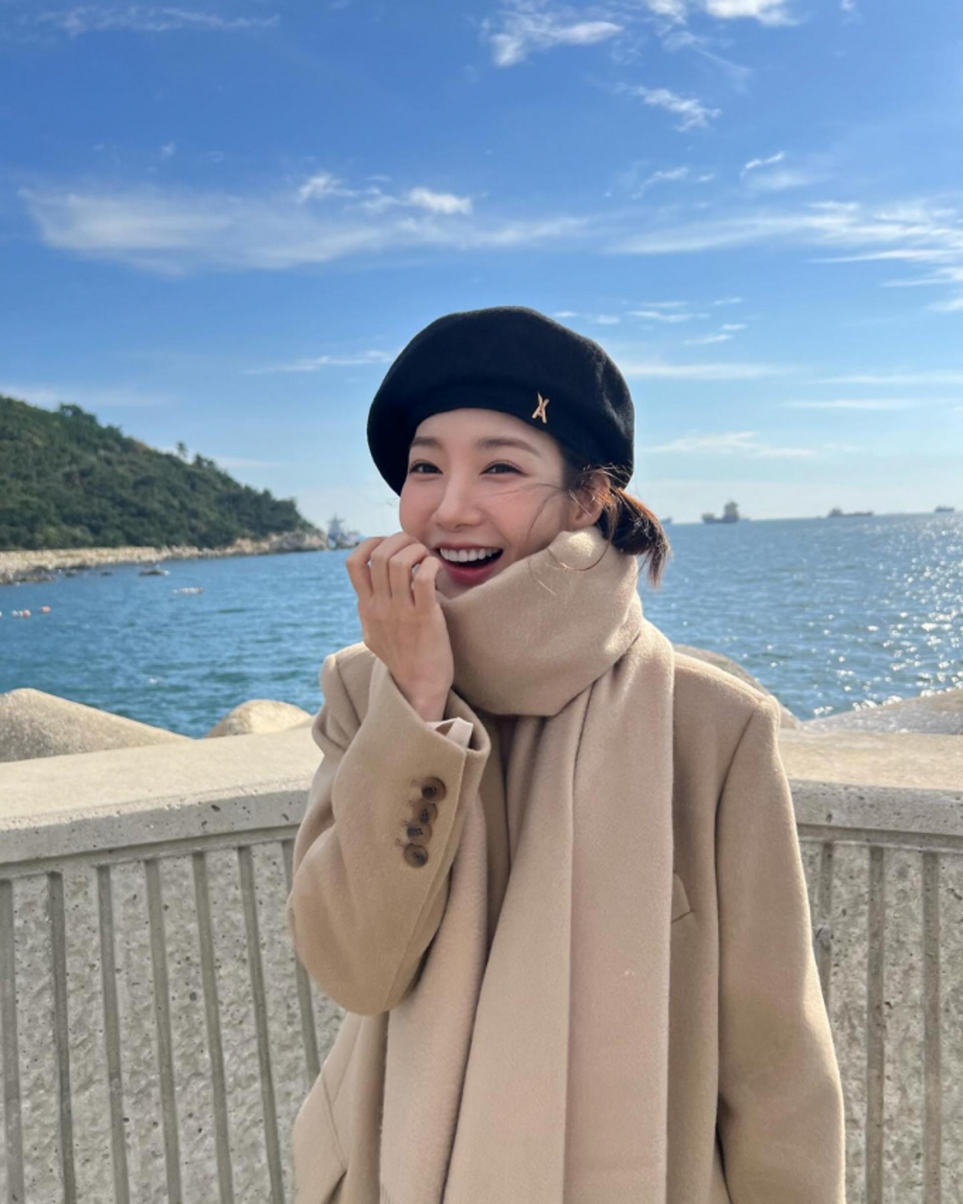 박민영, 롱코트에 베레모 포인트!…파리지앵 무드