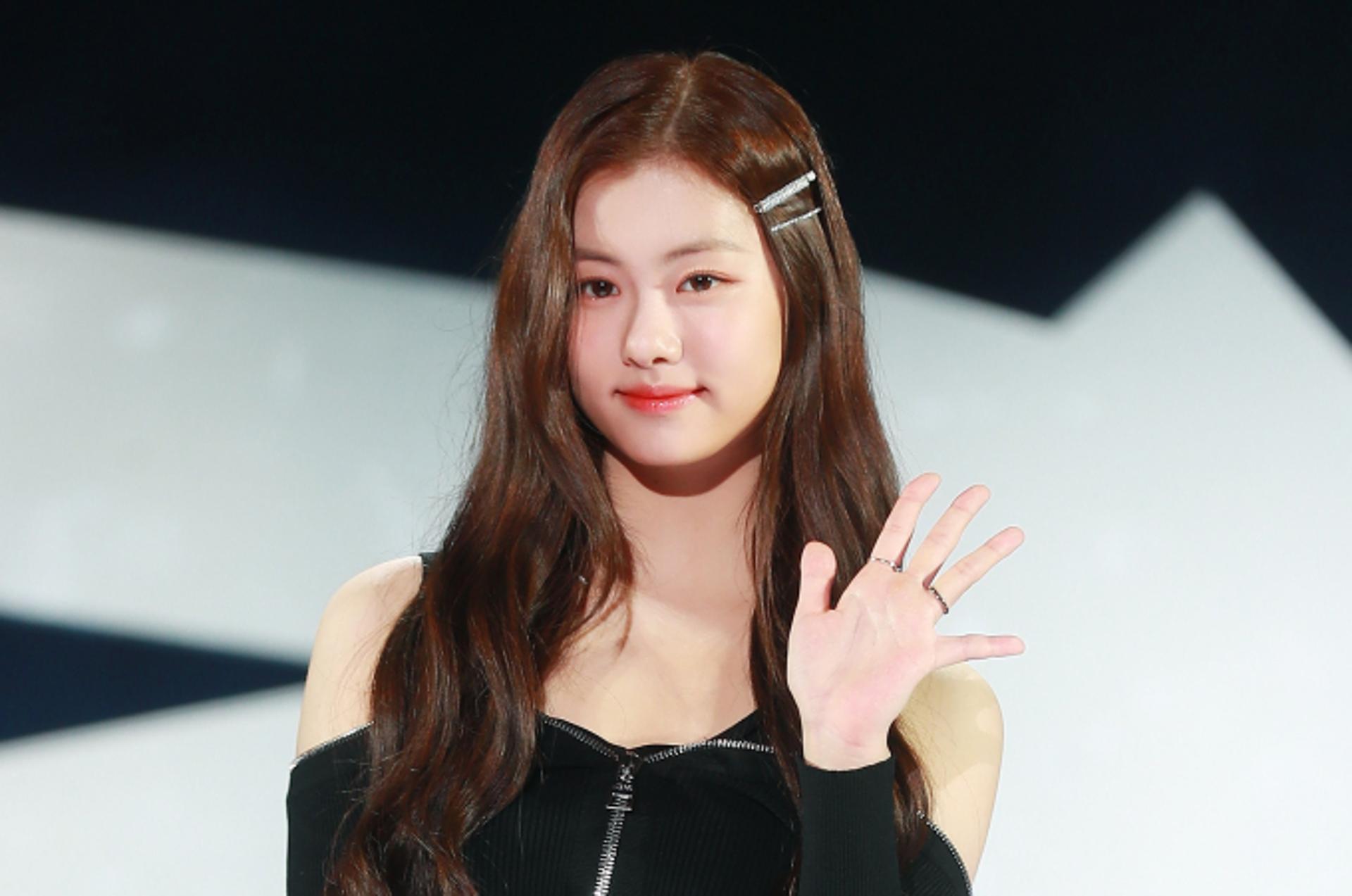 '르세라핌 탈퇴' 김가람 첫 공식석상… '학폭 의혹' 입 열까