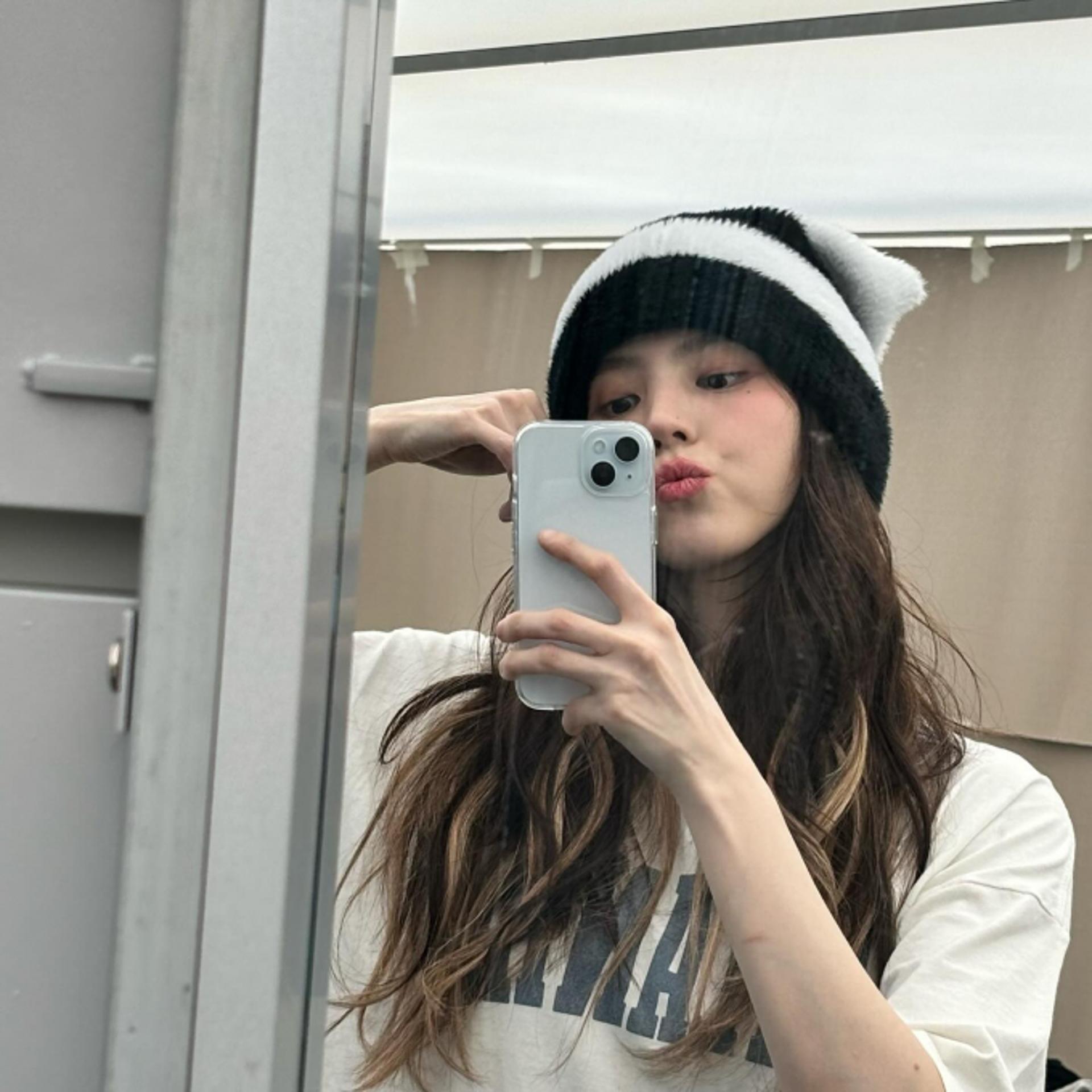 한소희, 박스티에 뿔난 비니…귀엽고 힙한 일상룩