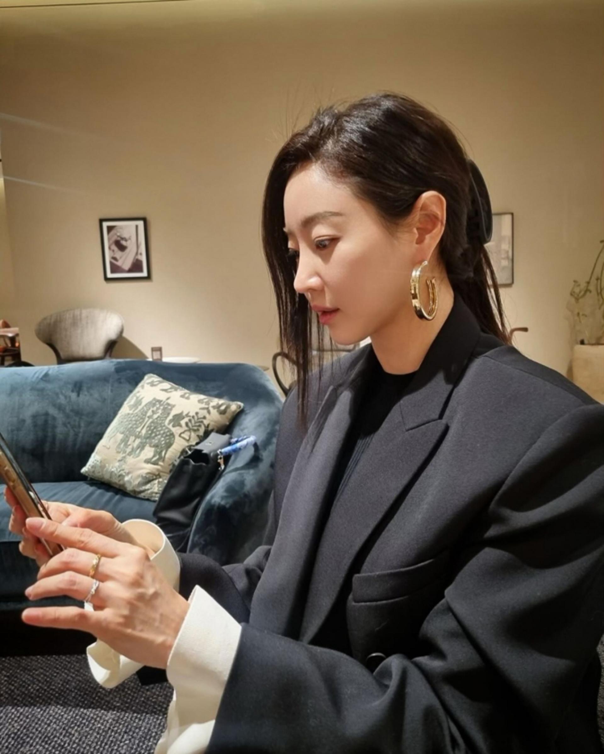 김사랑, 조각같은 콧날+날렵한 턱선…옆모습도 절세미인
