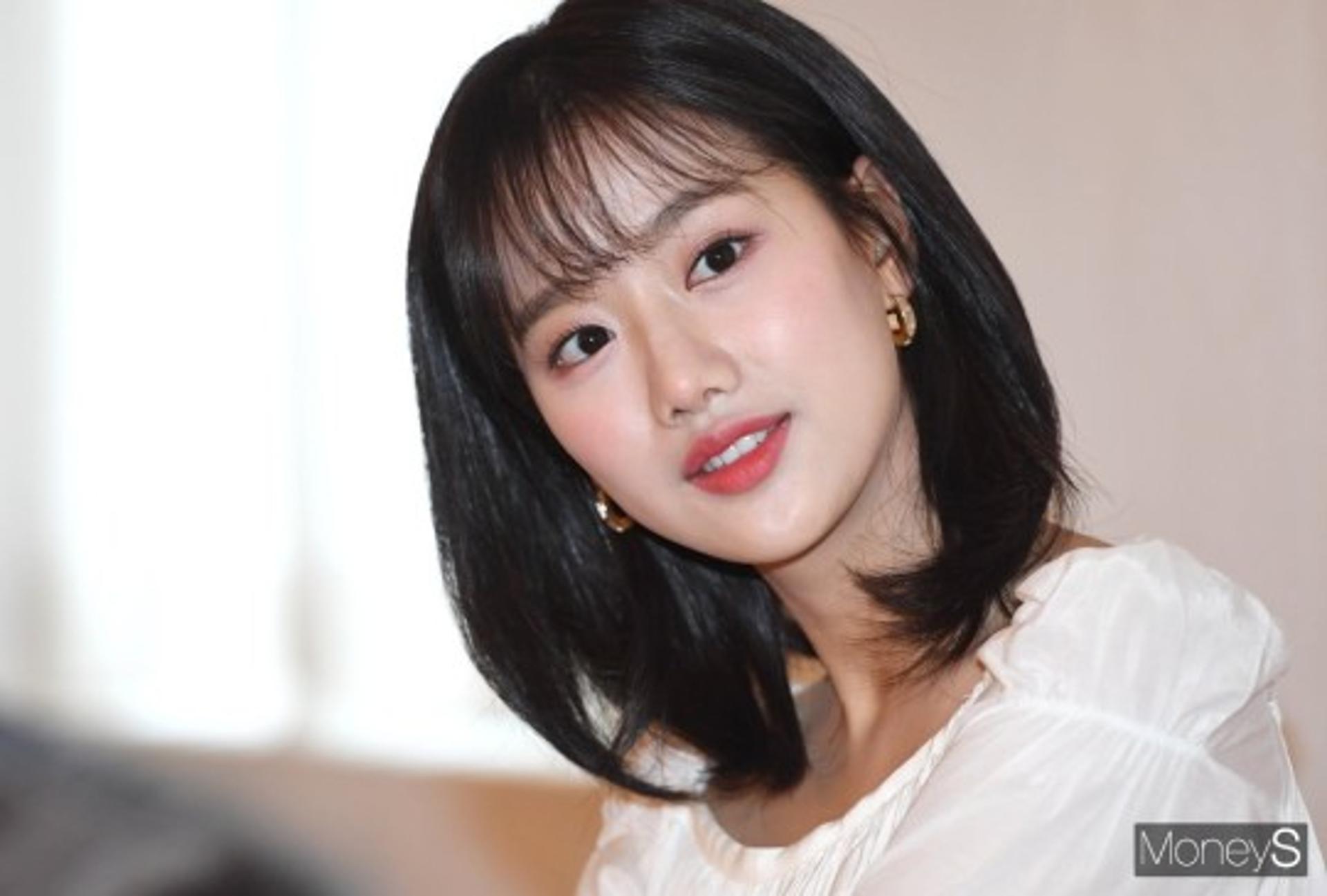 이강인과 열애설… 이나은, 왕따 논란 3년 만 복귀