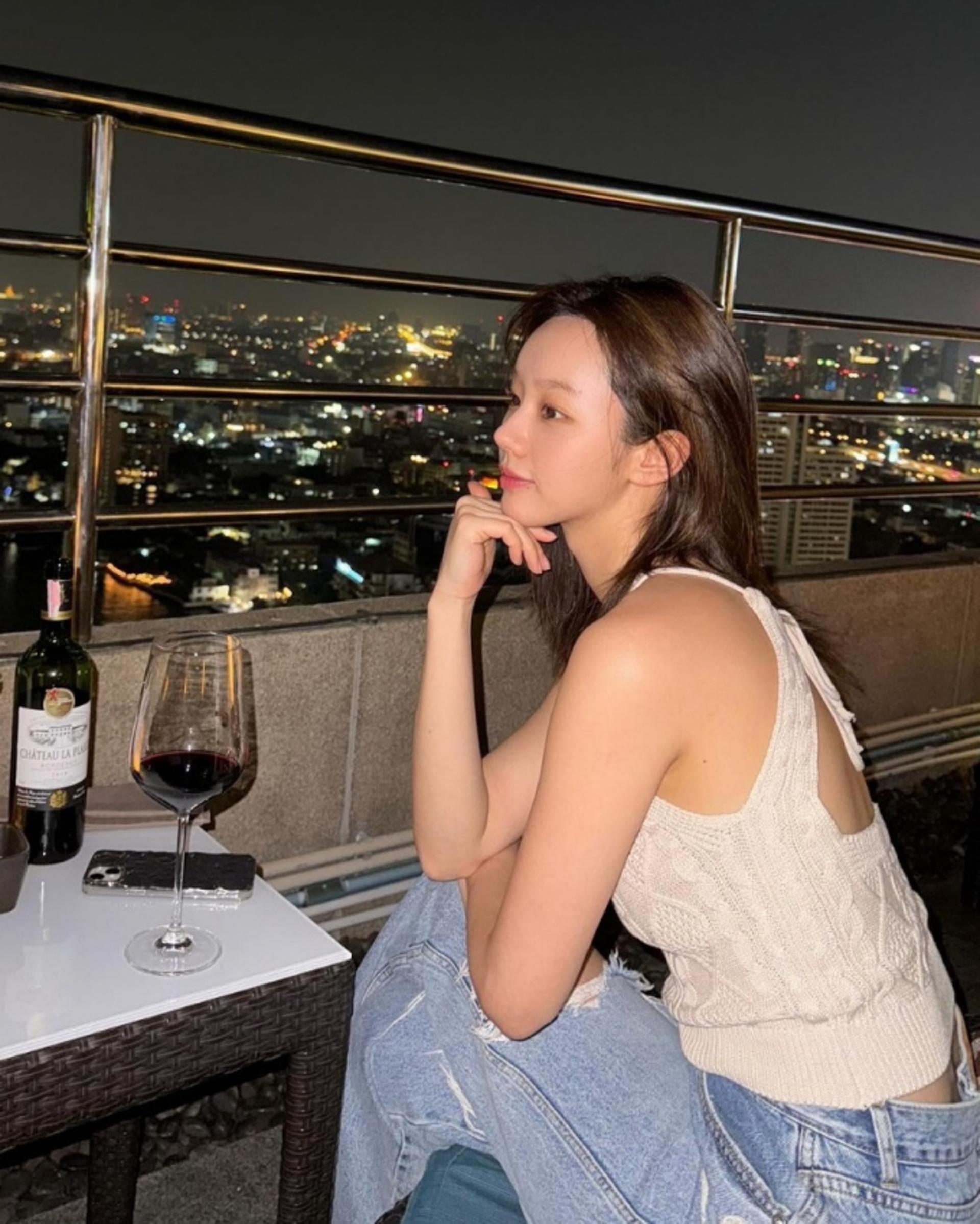 혜리, 쿨하고 섹시한 찢청 패션