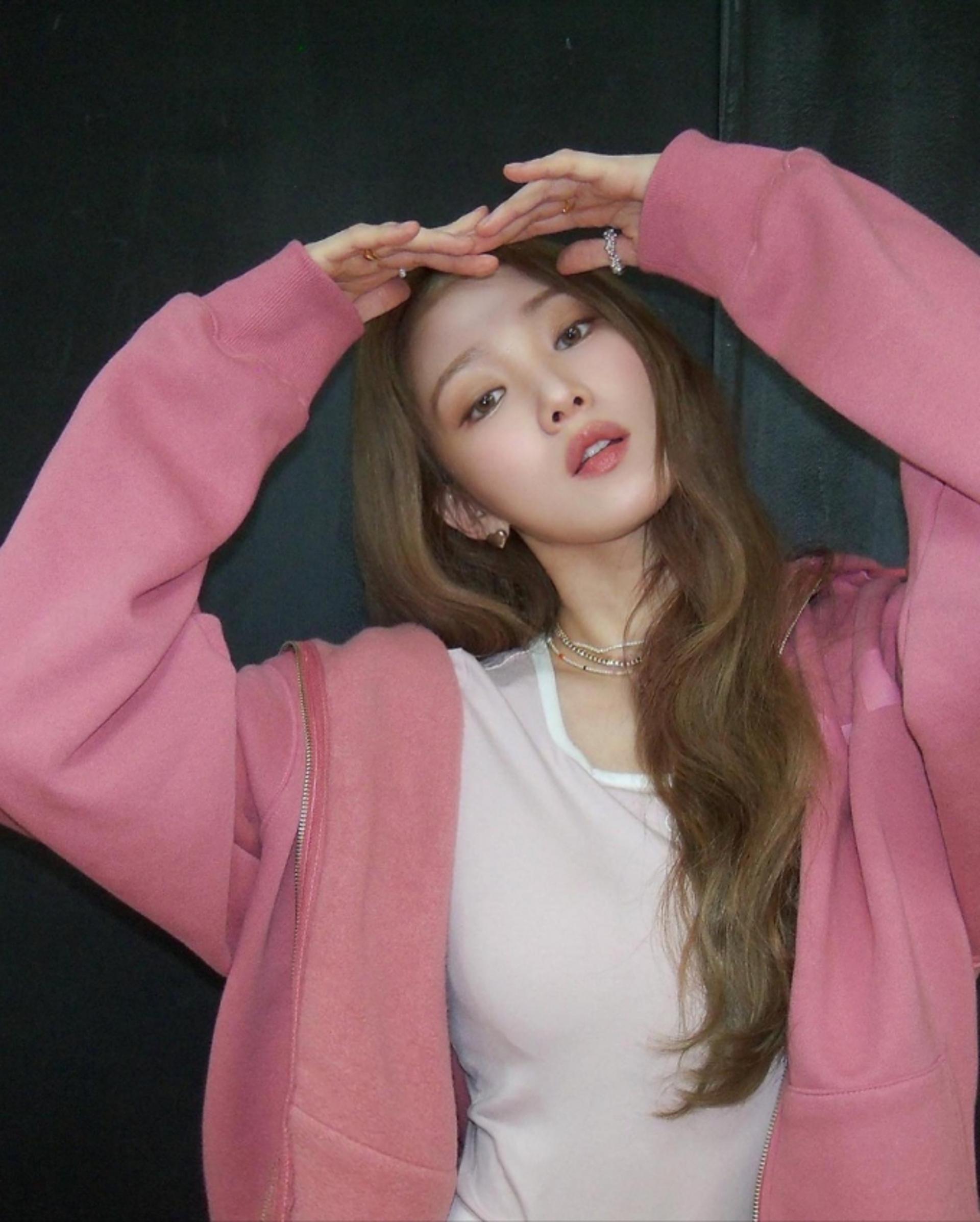 이성경, 러블리의 극치…핑크 톤온톤 스타일링
