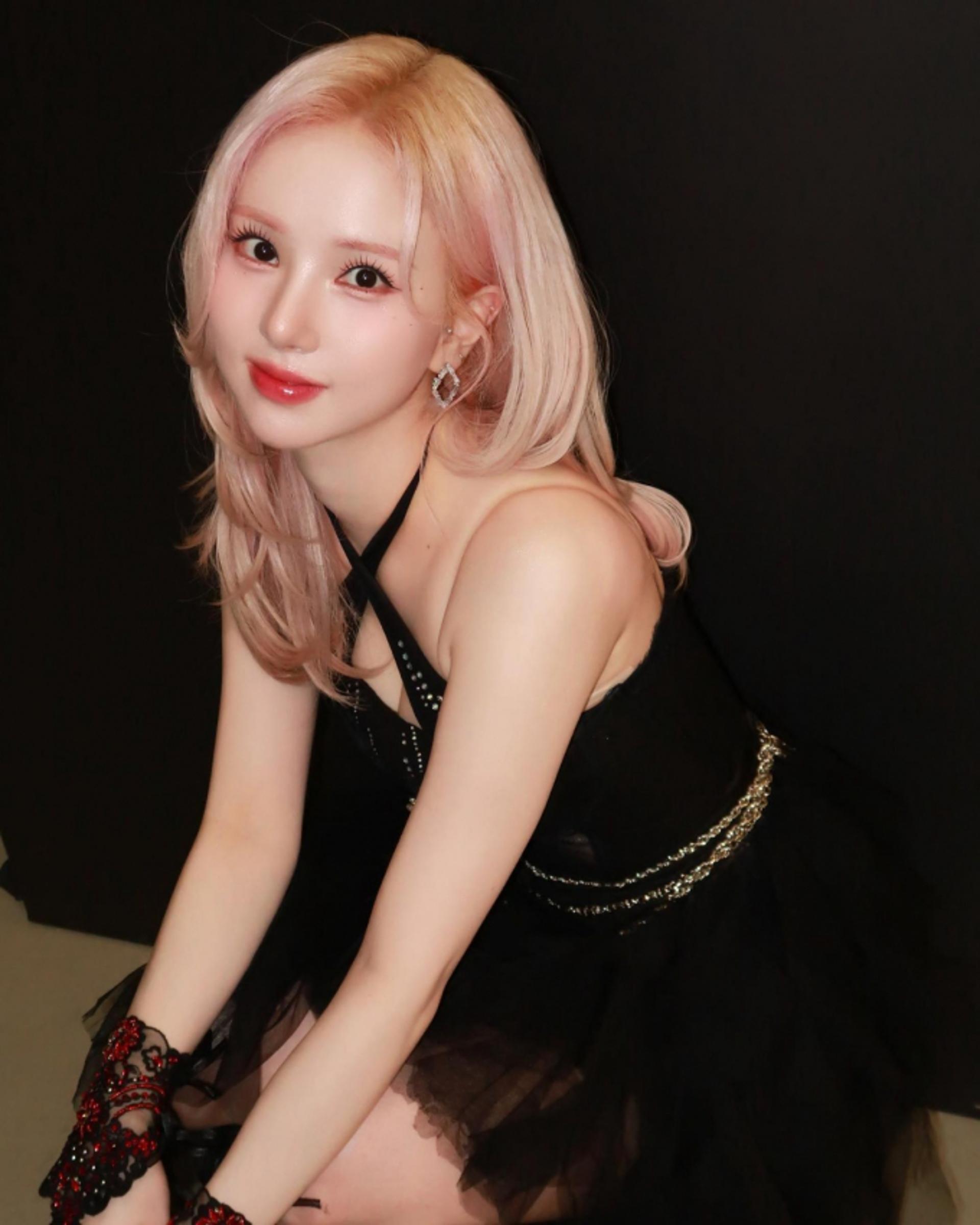 비비지 은하, '심쿵' 유발하는 블랙 코르셋 드레스룩