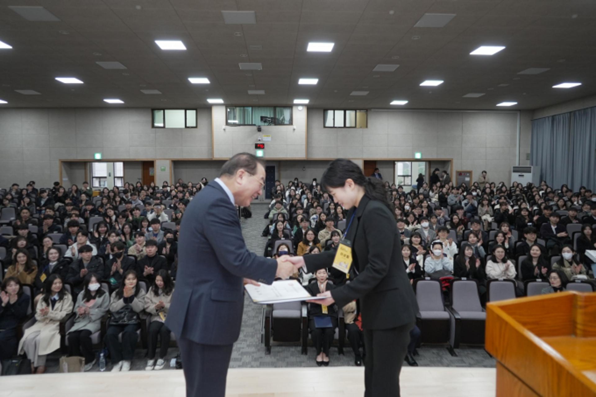 하윤수 부산교육감, 부산교육 발전에 신규교사 역할 당부