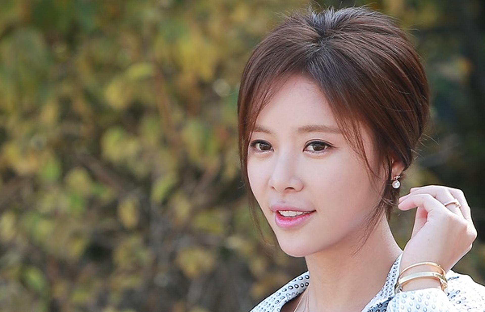 "황정음 이혼 소송중"… 재결합 3년 만에 결국