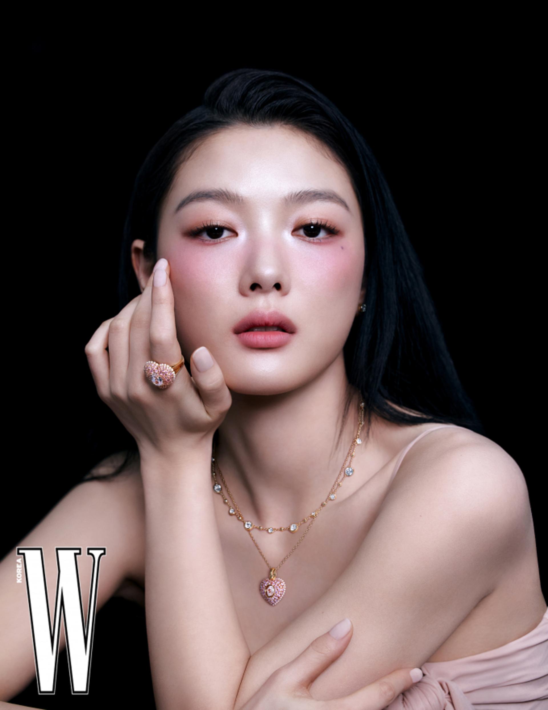 김유정, 주얼리 화보 공개…찬란한 미모&성숙한 매력 발산