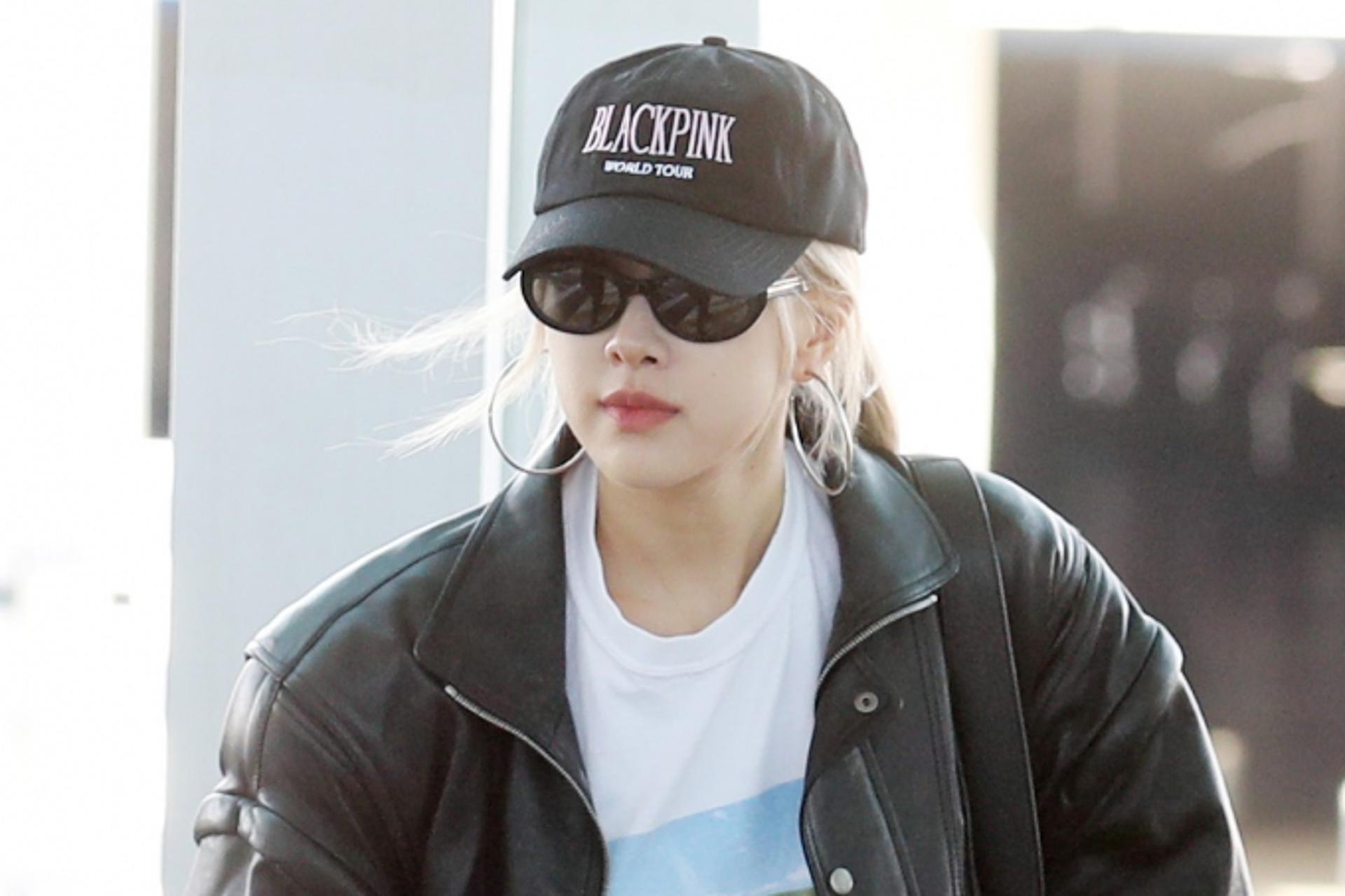 '돌발 사고'에 놀란 로제, 출국 중 넘어진 팬 챙겼다