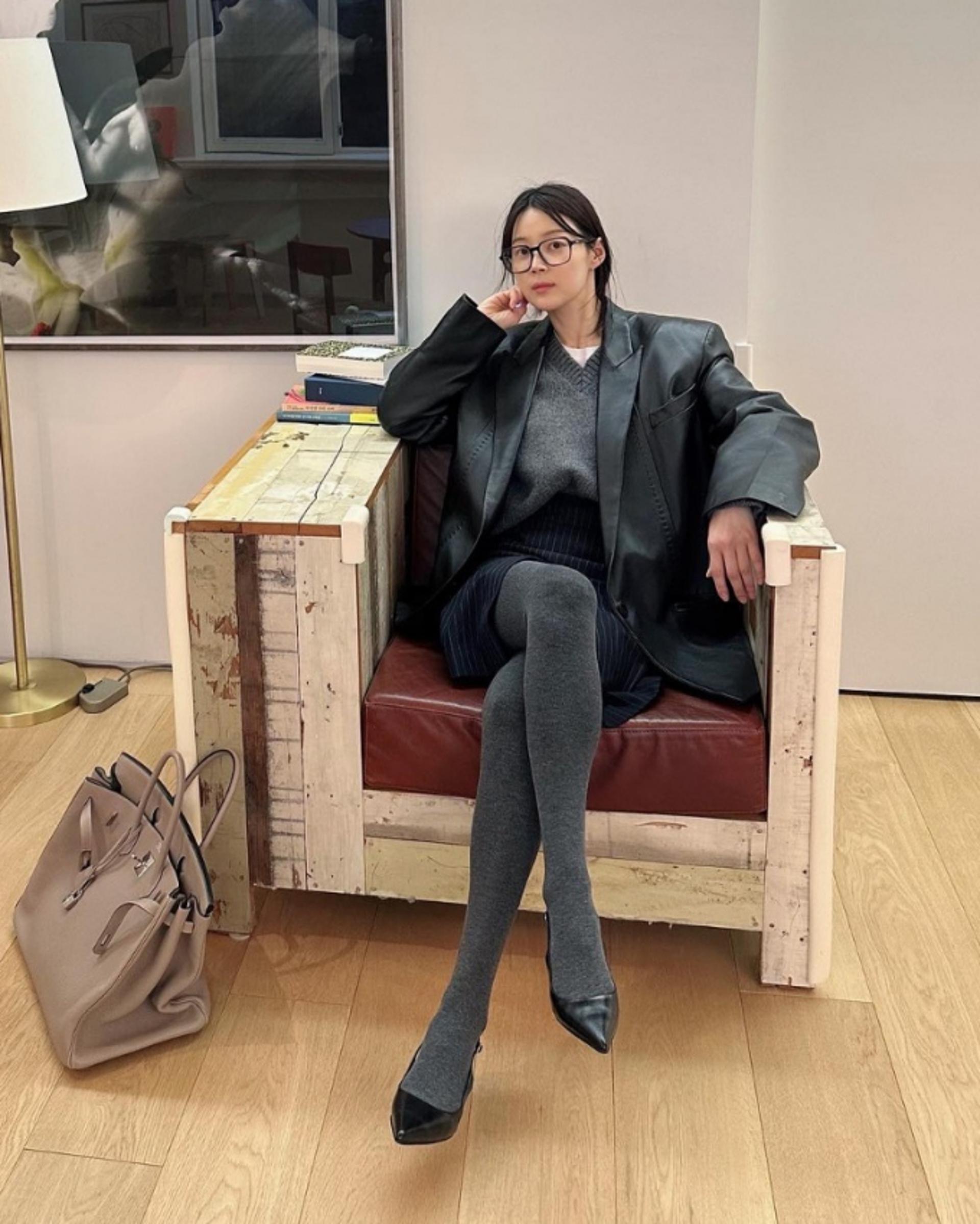 한지혜, 단조롭지만 세련미 넘치는 모노톤 패션