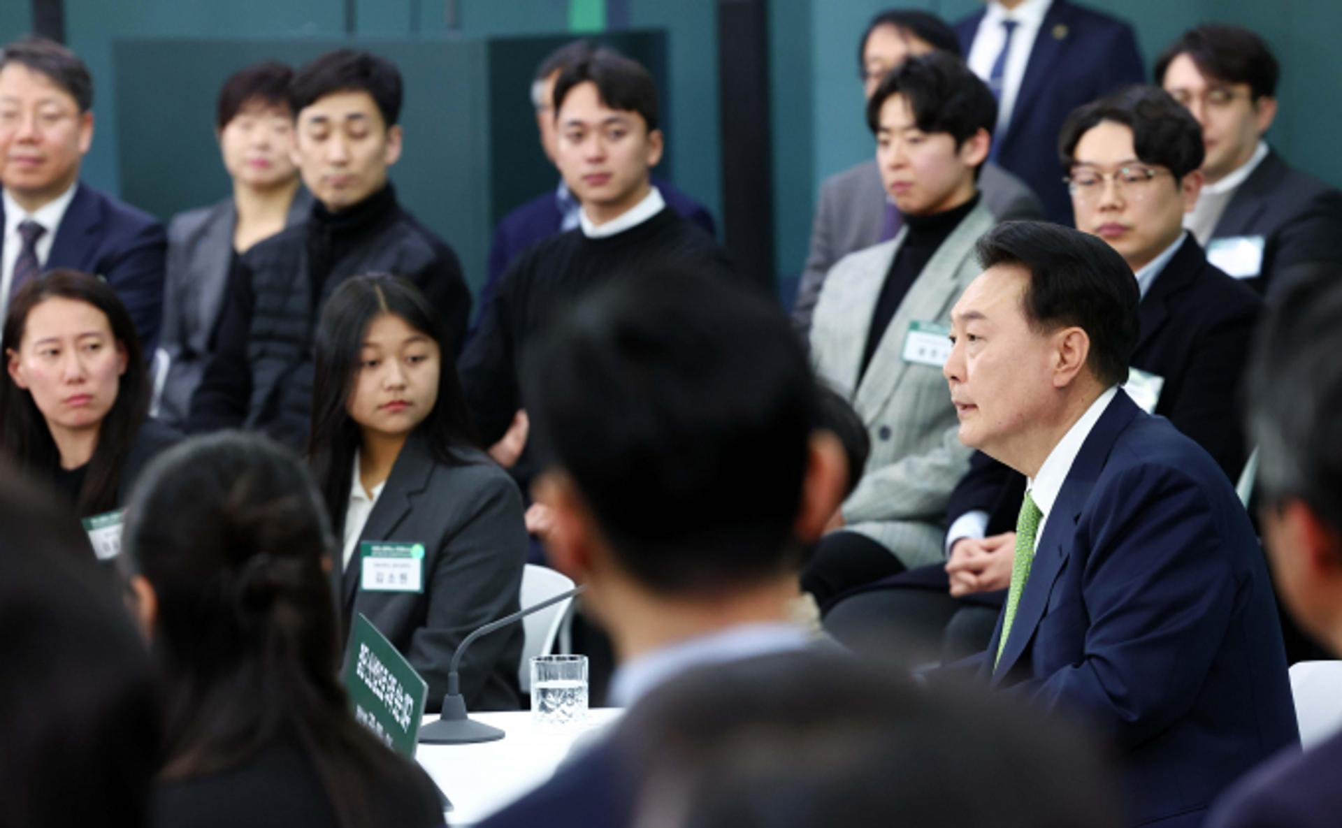 尹 "의대 정원 확대, 지방서 혜택 더 누릴 수 있도록 할 것"