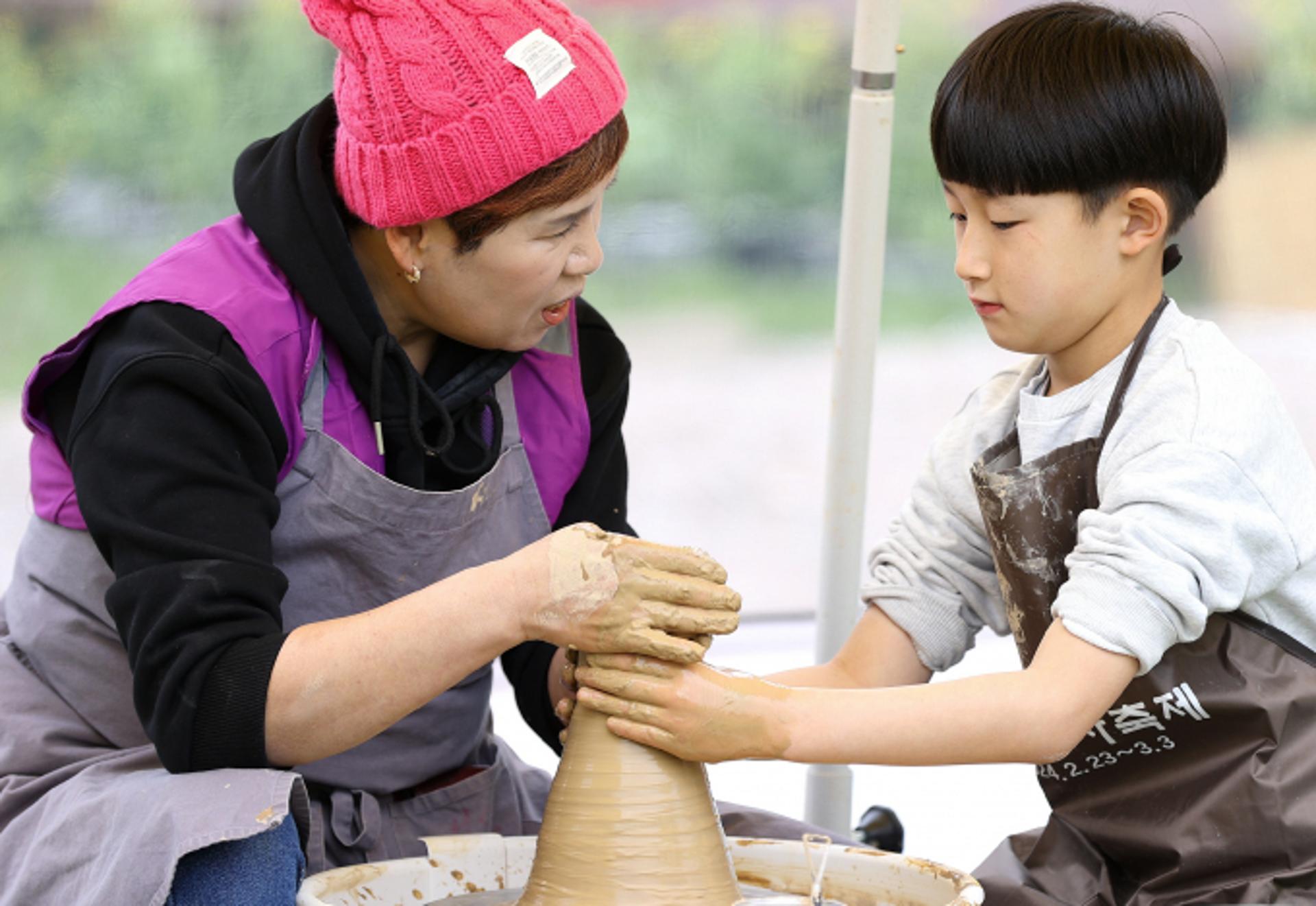 강진 청자축제 '반값관광', 관광객·매출 쌍끌이 효과 톡톡