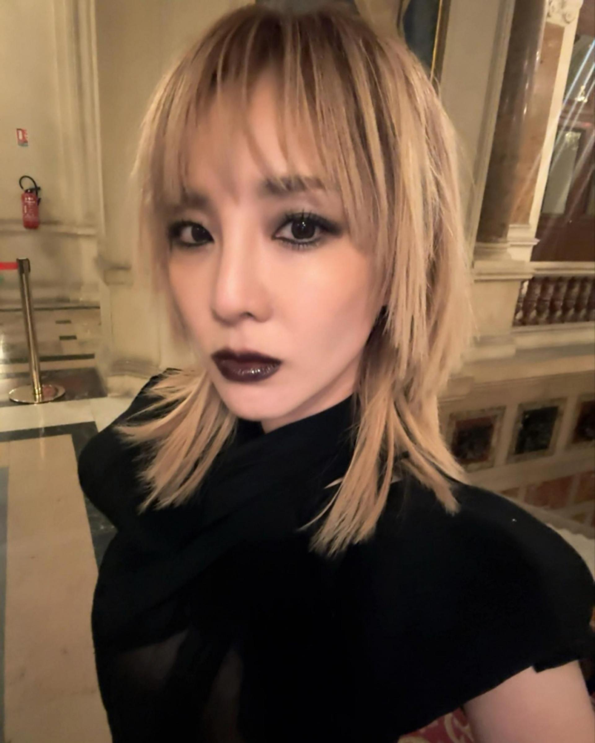 산다라박, 다크레드 립+과감한 레이어드 컷…'거친 매력' 발산