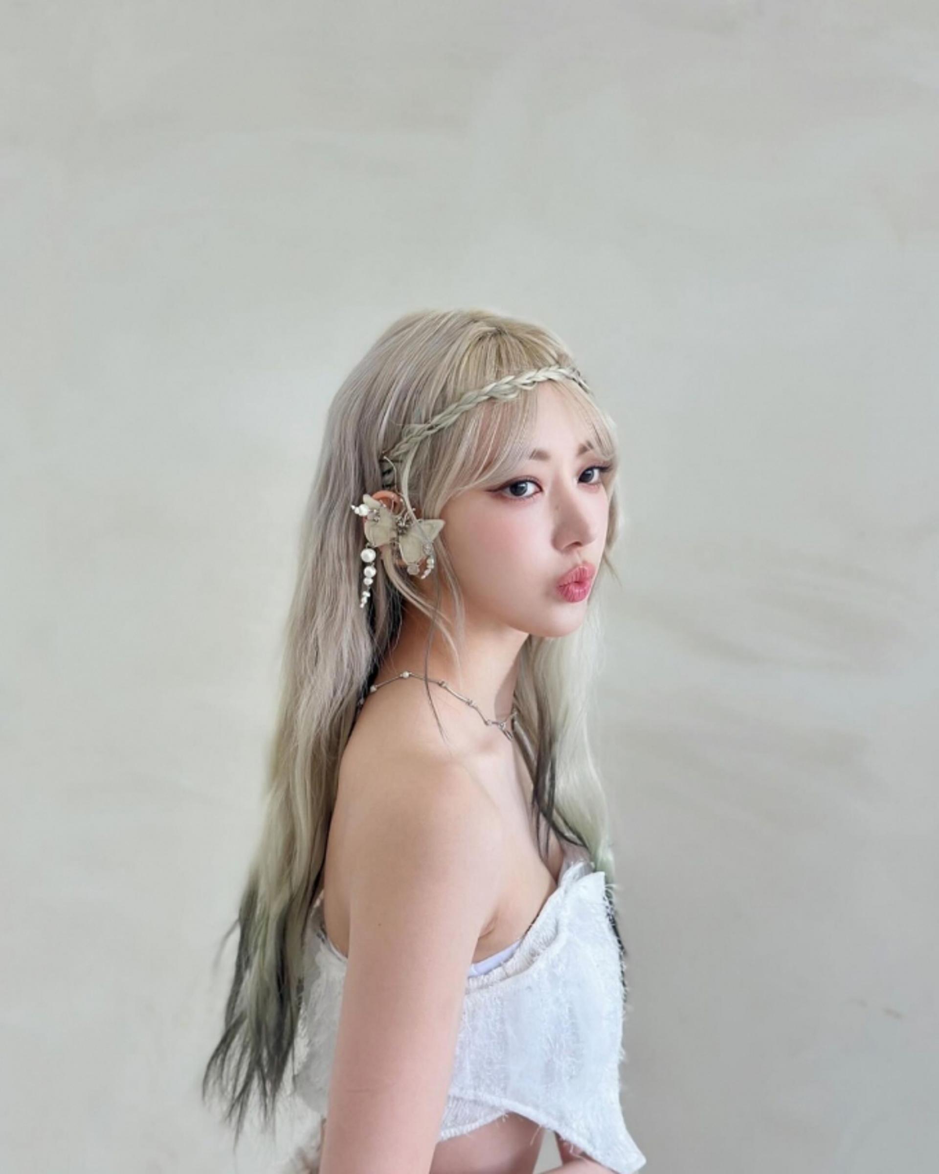 르세라핌 사쿠라, 매력적인 은발 요정 변신