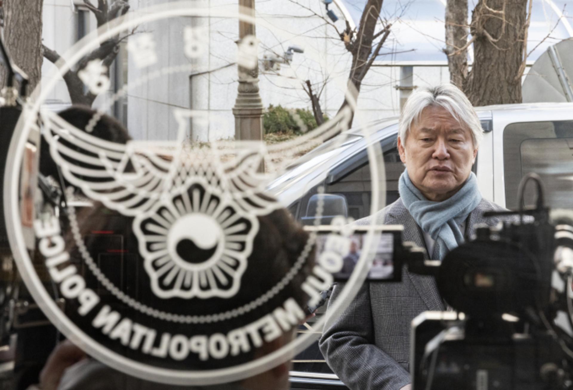 노환규 "정부는 의사 못 이겨"… 11시간16분 경찰 소환 조사