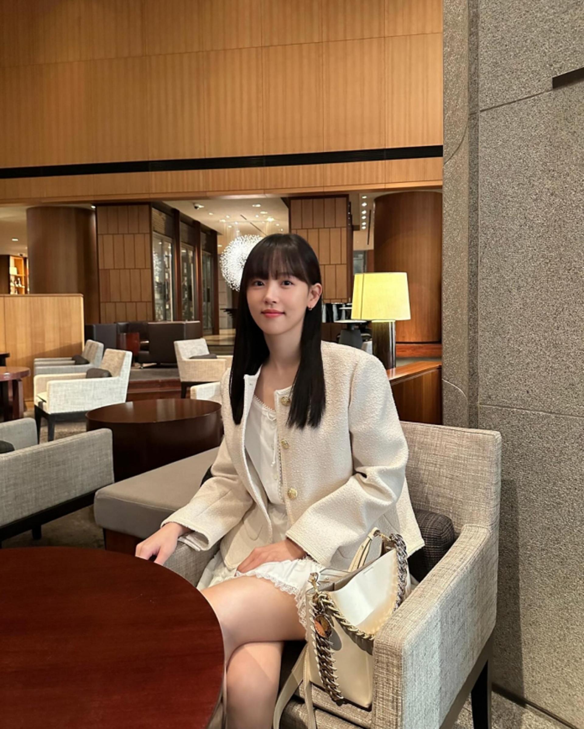 강한나, 봄 기운 몰고 온 순백의 레이스 원피스룩