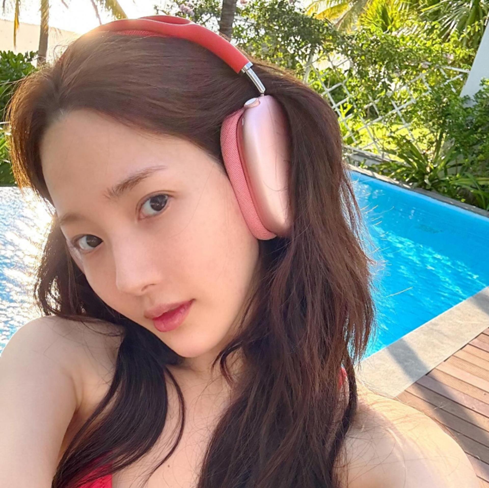 박민영, 쌩얼에 헤드폰 쓰고 근접 셀카…청순+상큼美 발산