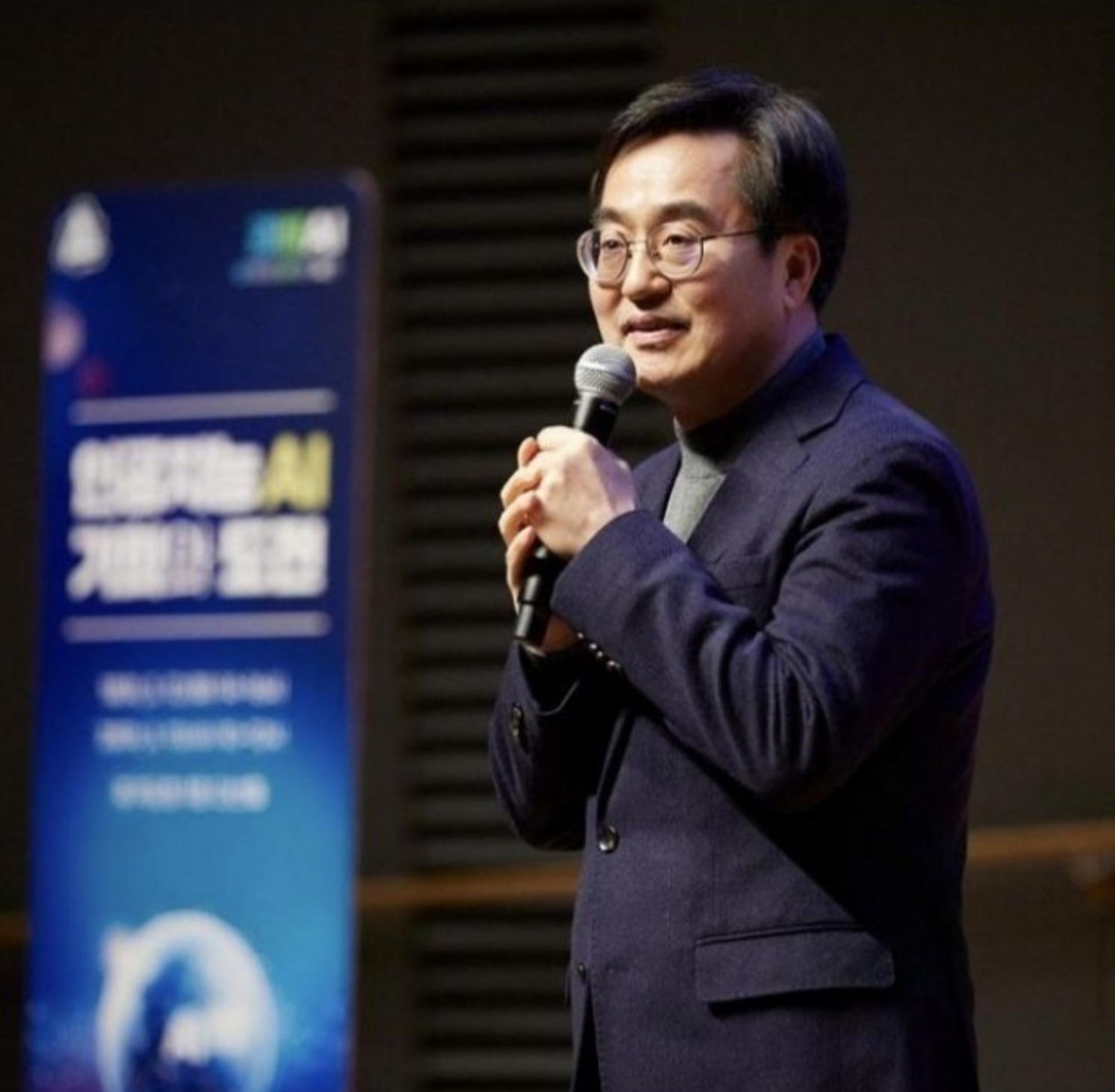 [소셜톡Talk] 김동연 "AI로 세상 변화…공직자부터 도전하자"