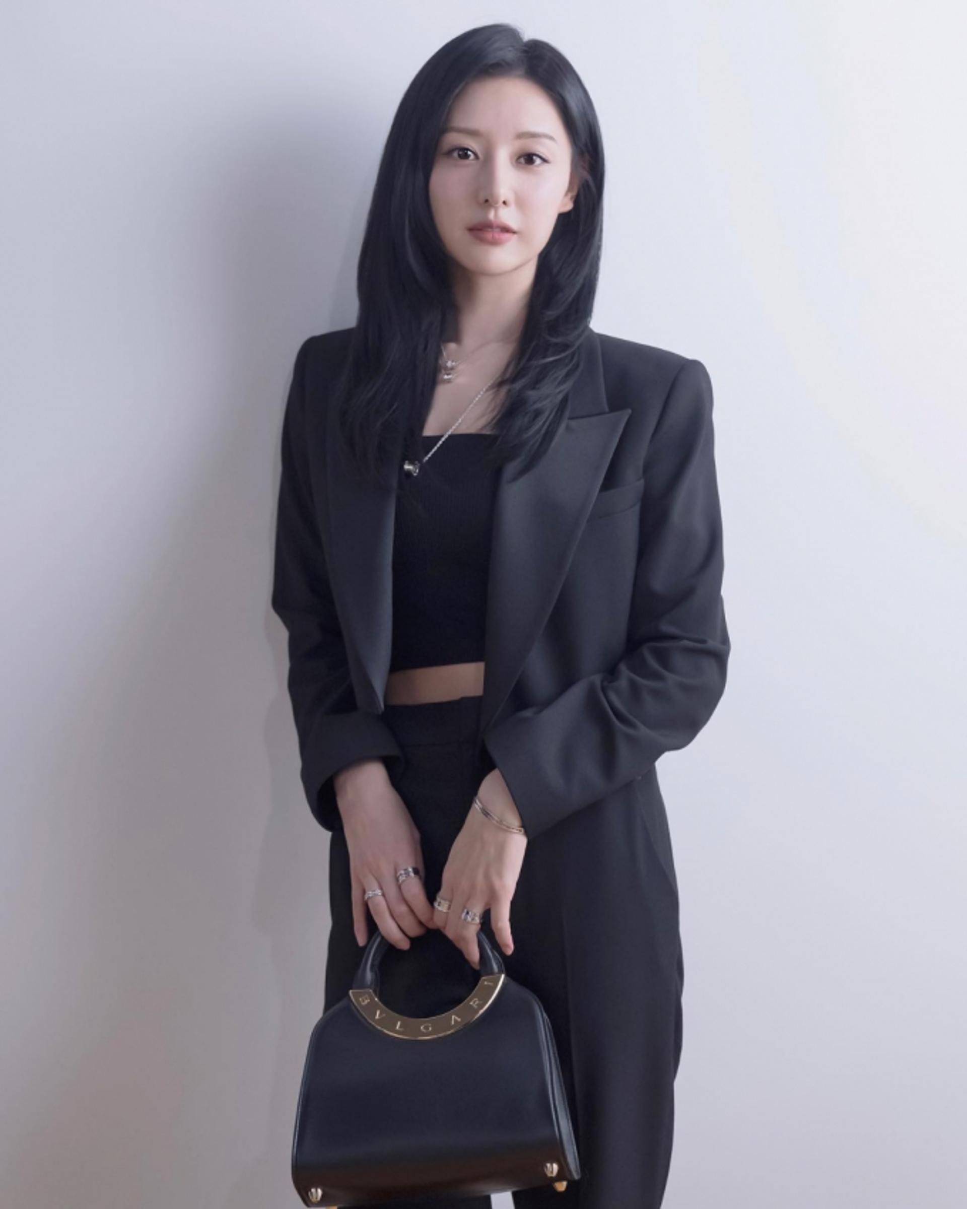 '눈물의 여왕' 김지원, 우아한 올블랙 카리스마