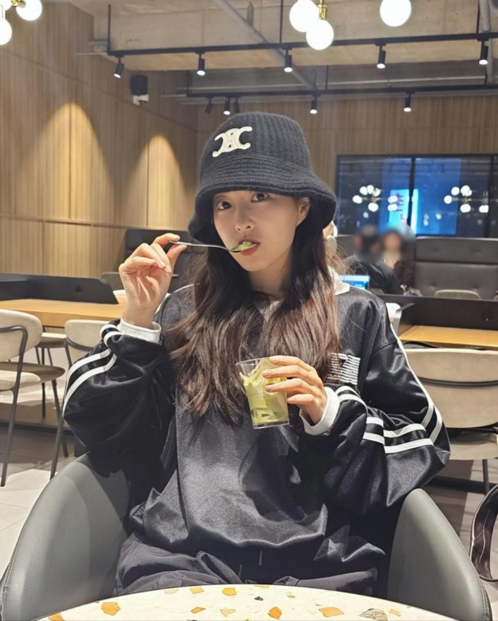 "모자가 큰 거죠?"…박보영, 버킷햇 쓰고 더 작아진 얼굴