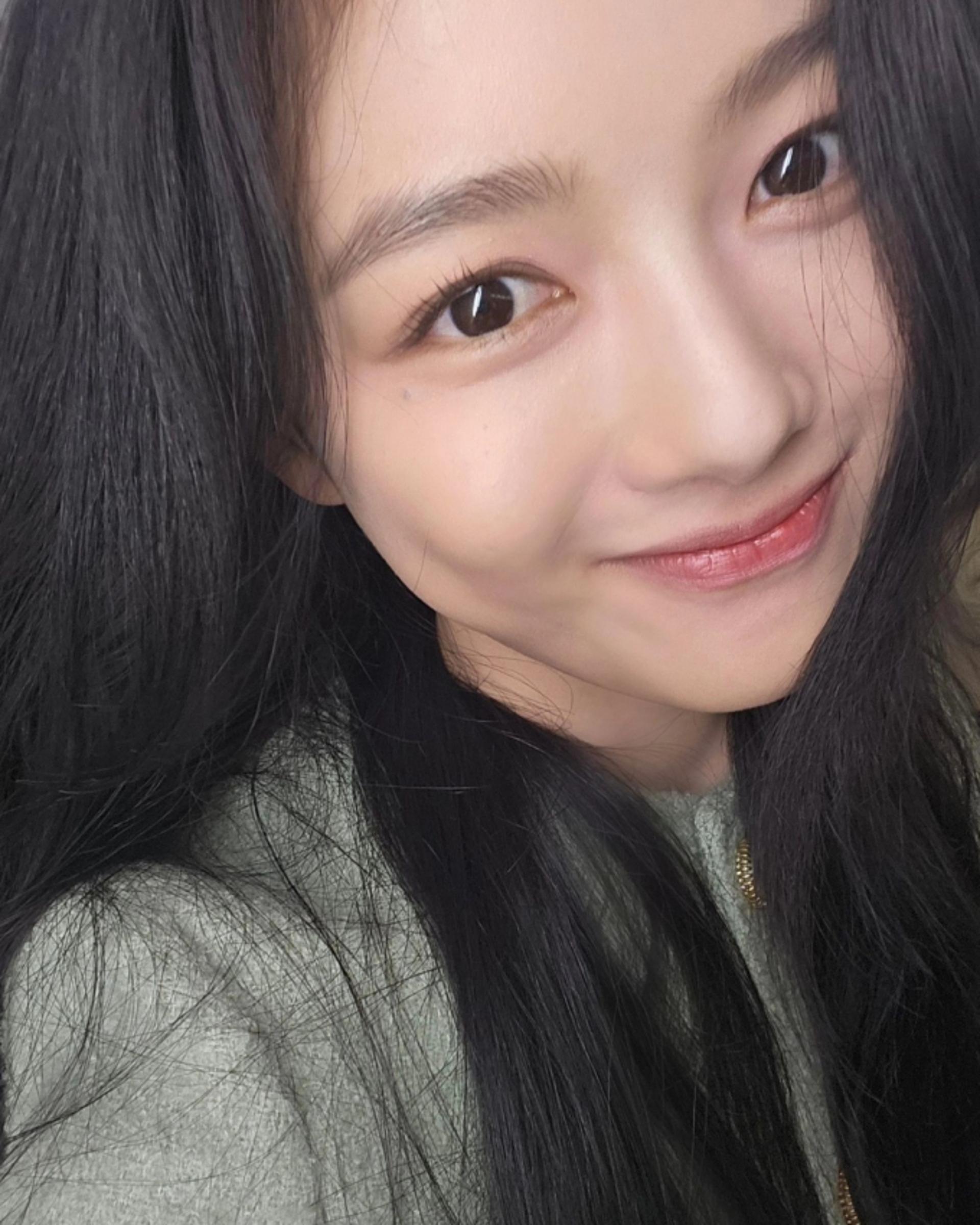 김유정, 각 잡고 찍은 셀카 공개…러블리 요정 그 자체